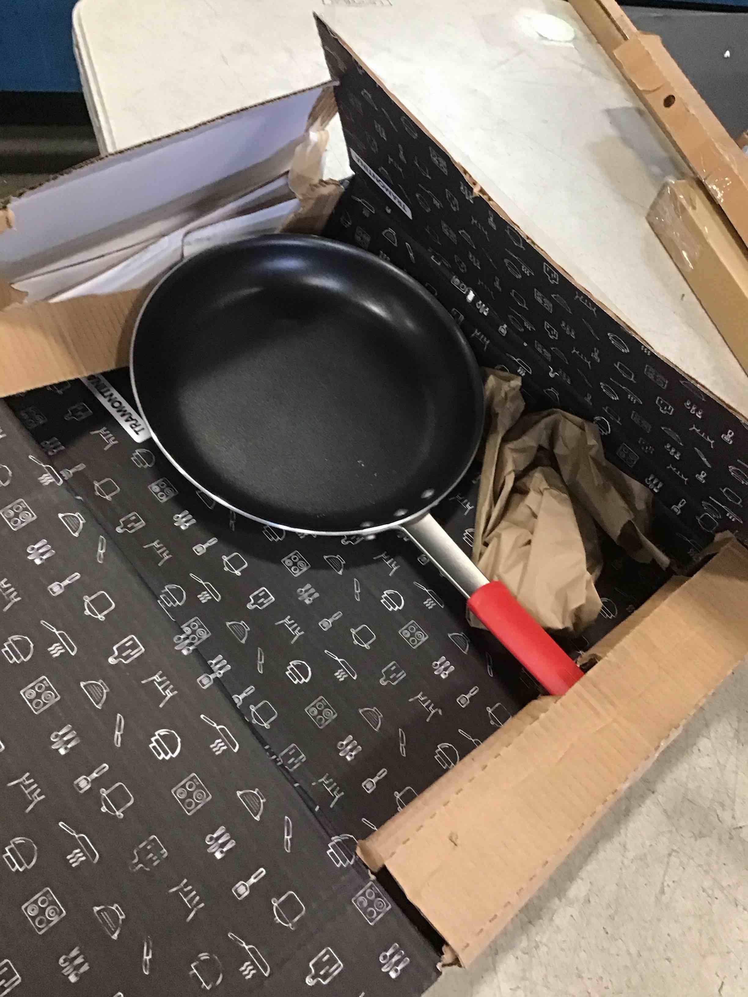 https://s3.amazonaws.com/lotting-images-prod/bidfta/PNK1856642_1740596835771.jpeg
