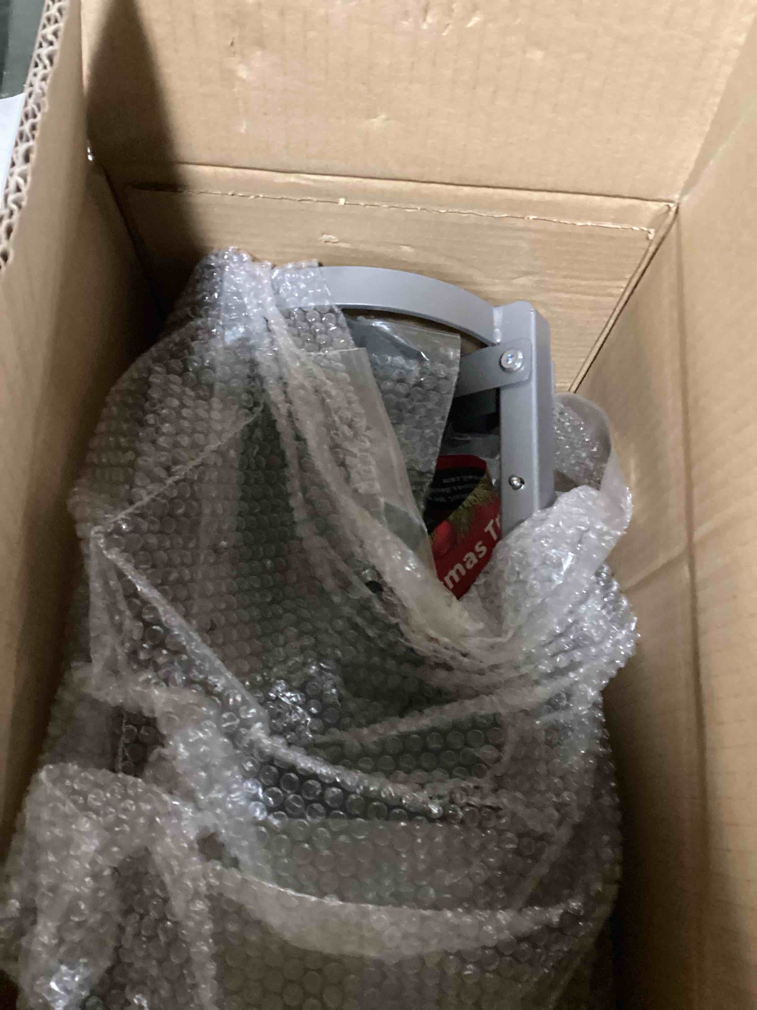 https://s3.amazonaws.com/lotting-images-prod/bidfta/PNK1859324_1741268611703.jpeg