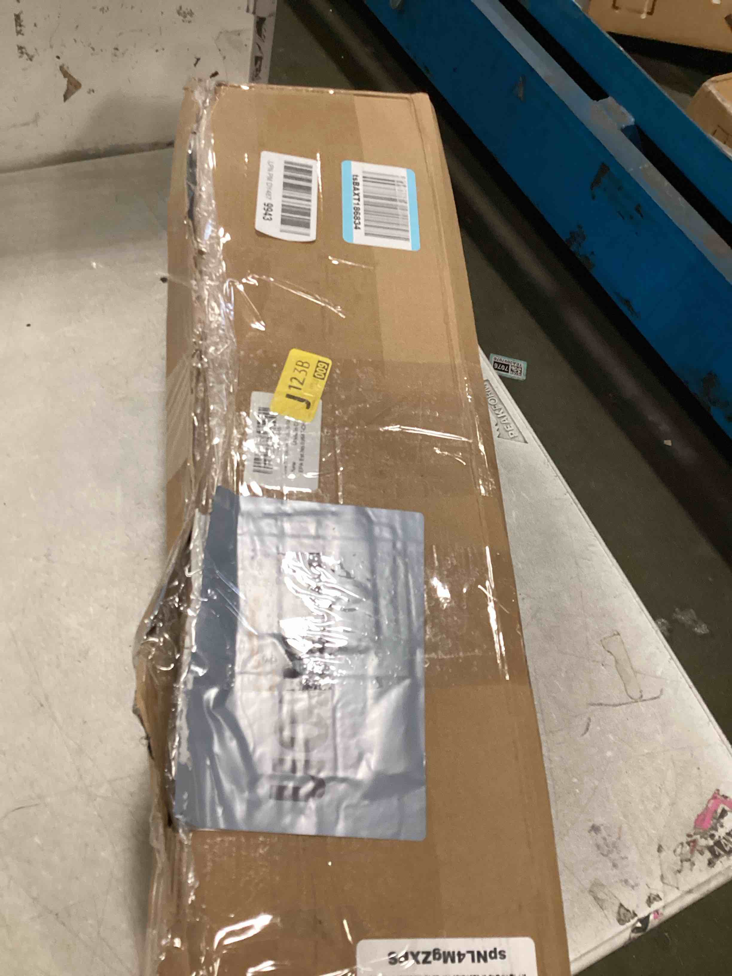 https://s3.amazonaws.com/lotting-images-prod/bidfta/PNK1860206_1749471831911.jpeg