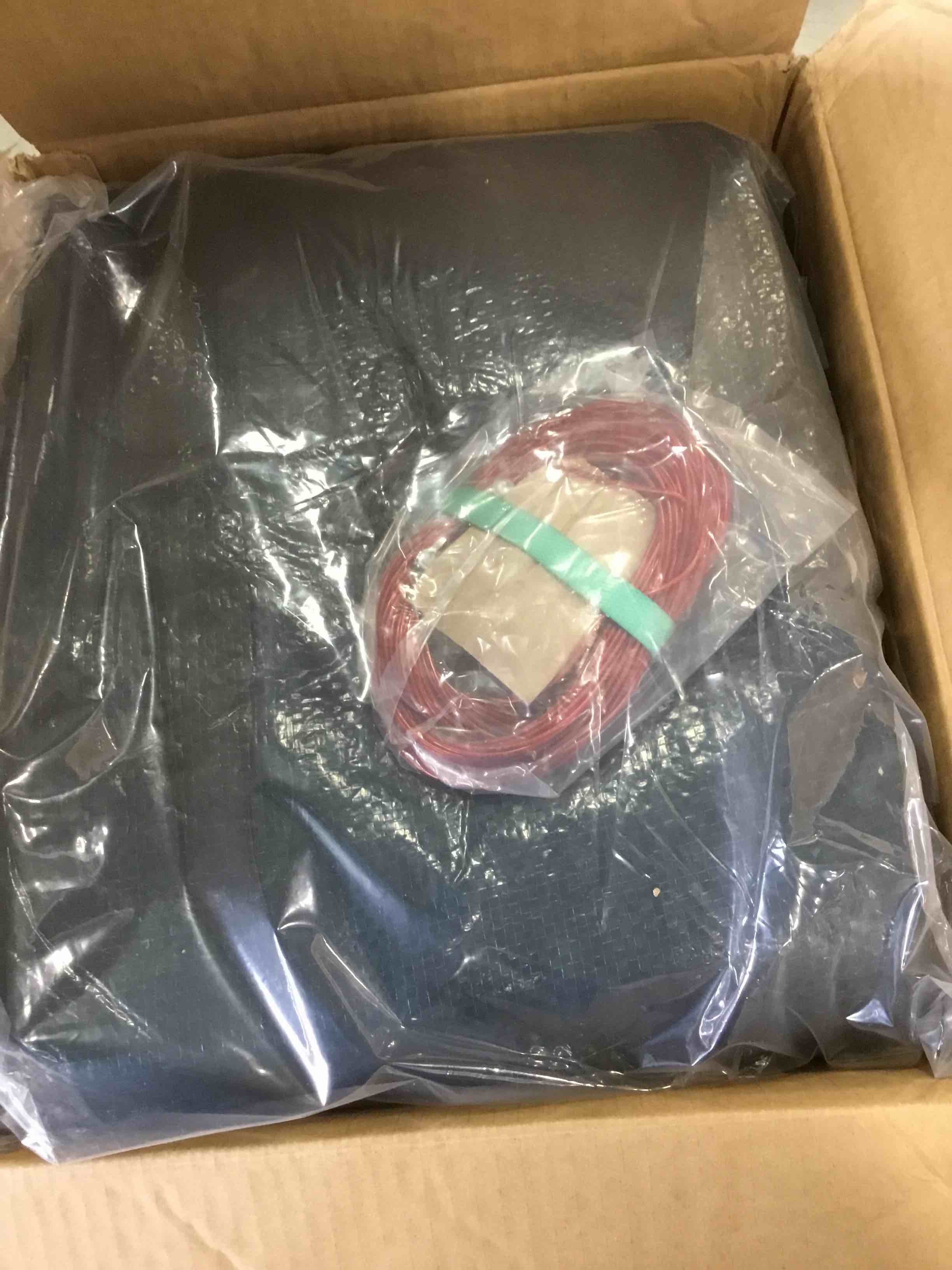 https://s3.amazonaws.com/lotting-images-prod/bidfta/PNK1862043_1745946152858.jpeg