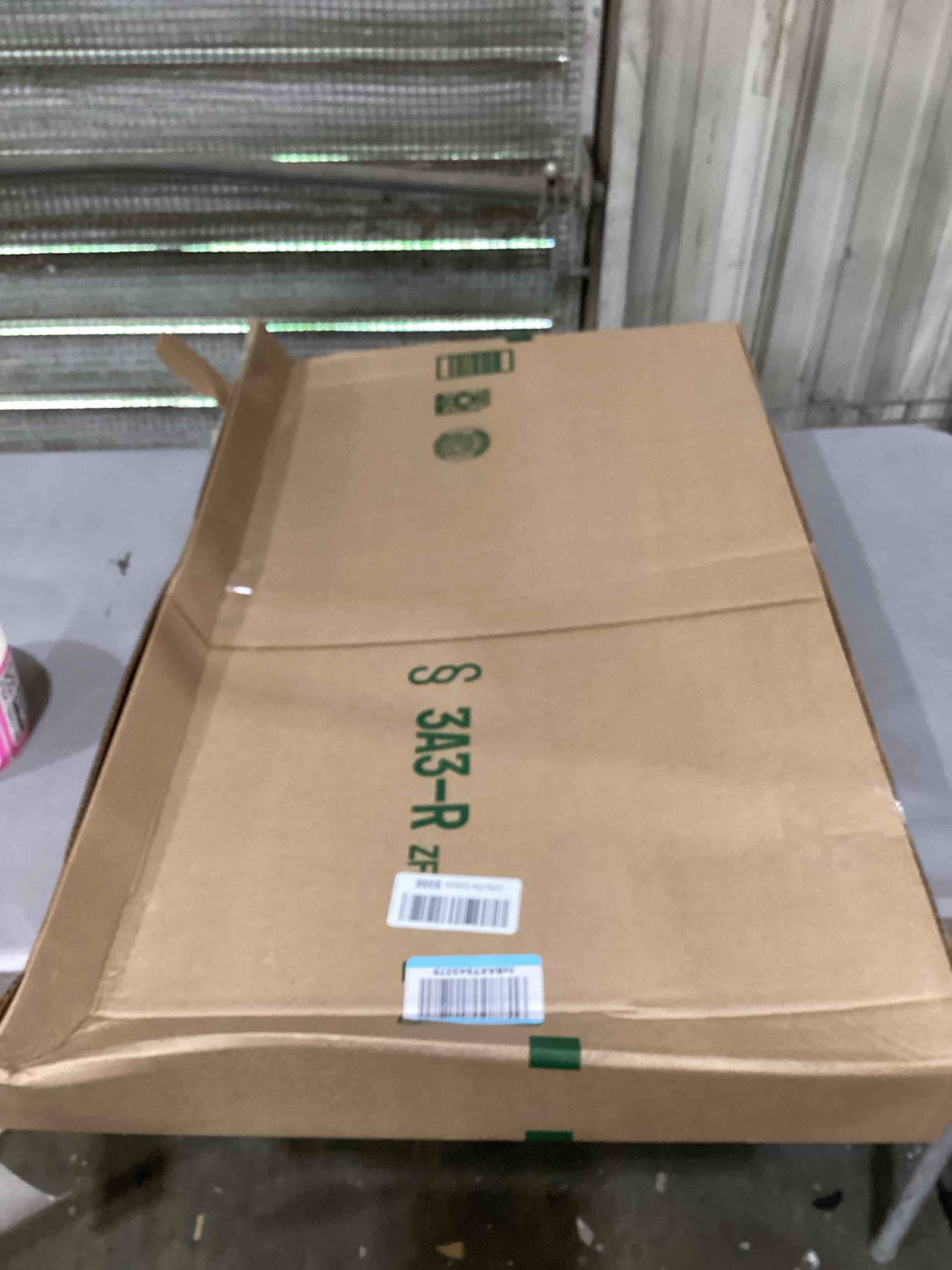 https://s3.amazonaws.com/lotting-images-prod/bidfta/PNK1865784_1749659624620.jpeg