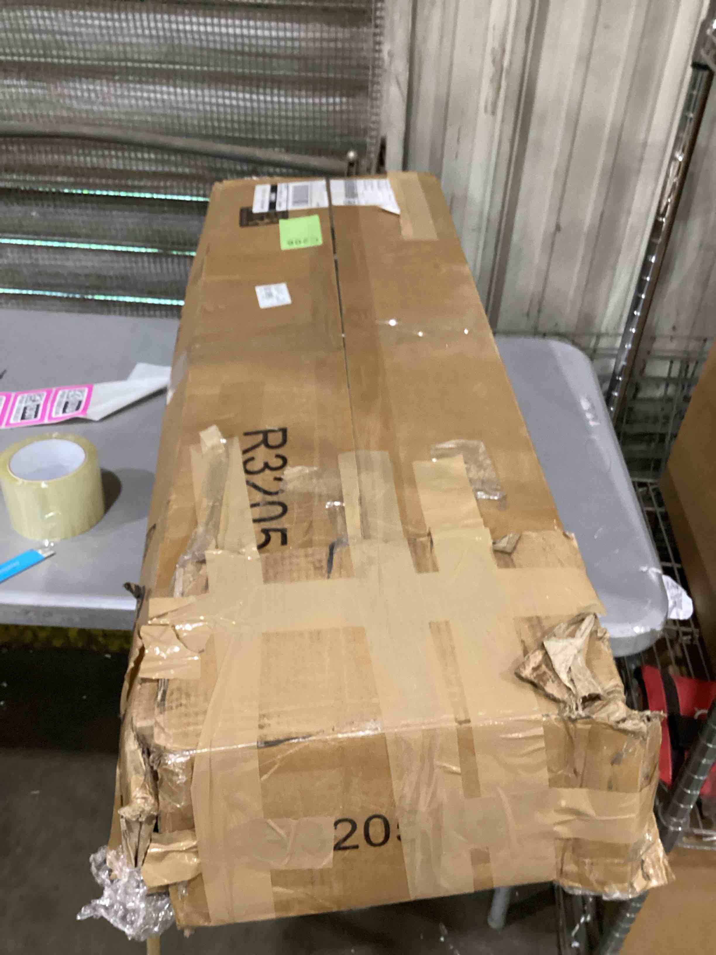 https://s3.amazonaws.com/lotting-images-prod/bidfta/PNK1866306_1750425333373.jpeg