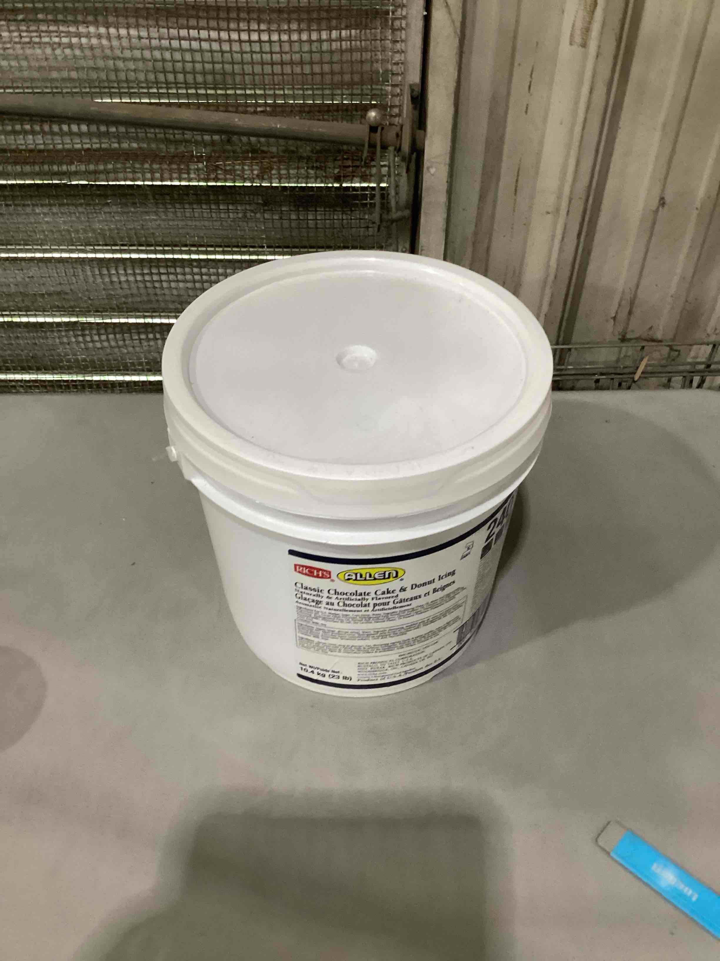 https://s3.amazonaws.com/lotting-images-prod/bidfta/PNK1866341_1750432673607.jpeg