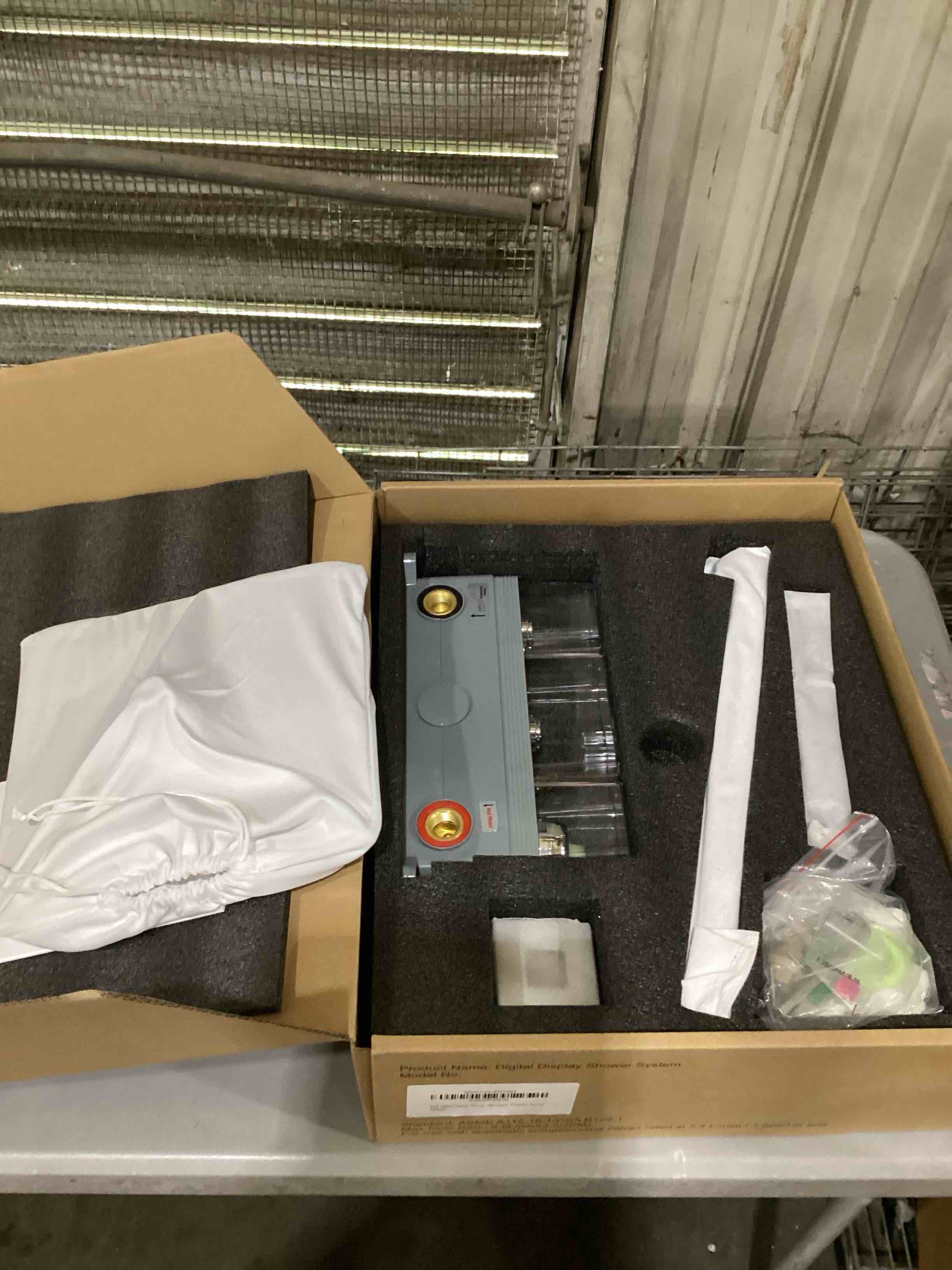 https://s3.amazonaws.com/lotting-images-prod/bidfta/PNK1866361_1750436325276.jpeg
