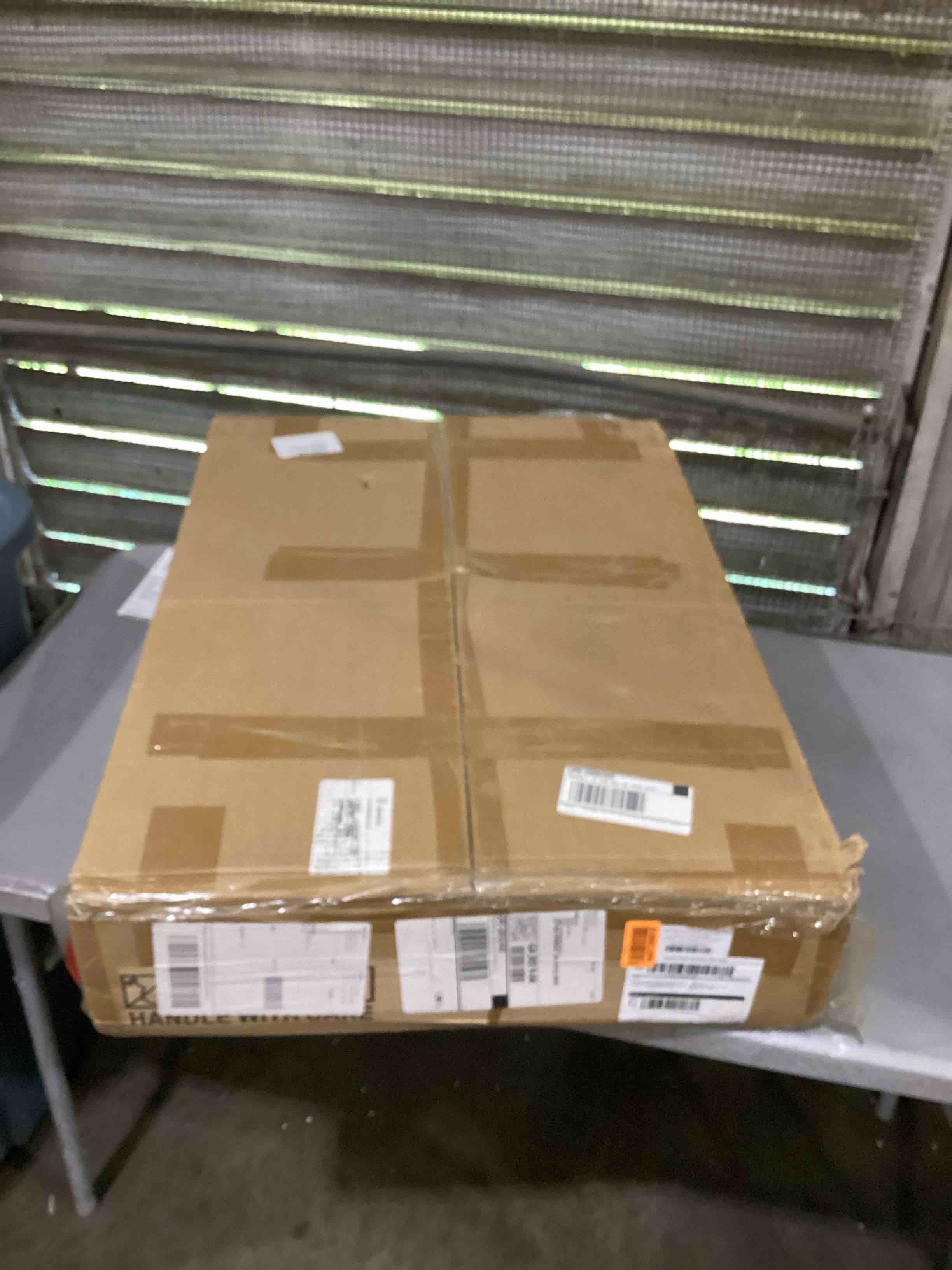 https://s3.amazonaws.com/lotting-images-prod/bidfta/PNK1866448_1750700956472.jpeg