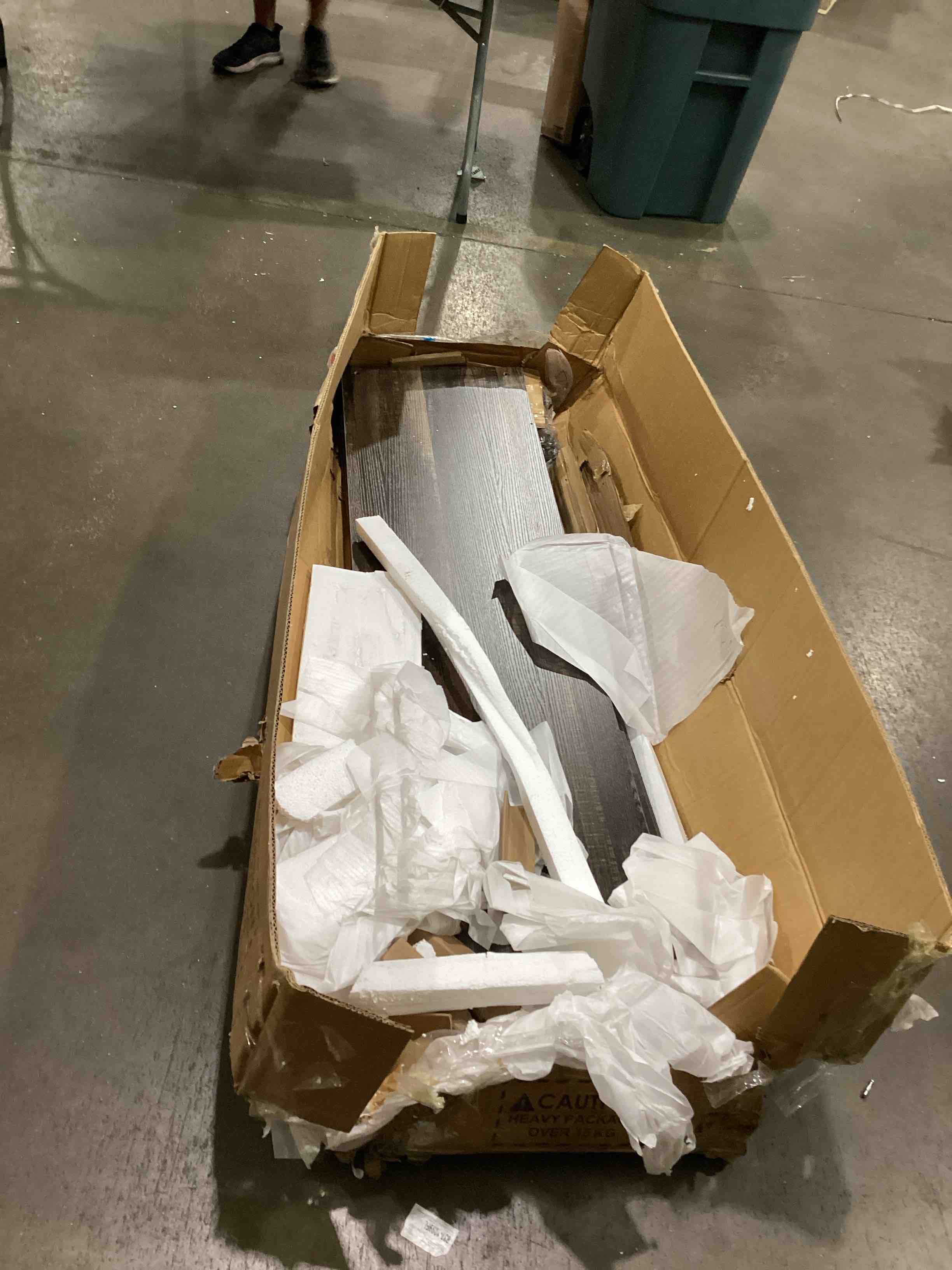 https://s3.amazonaws.com/lotting-images-prod/bidfta/PNK1866499_1750942790591.jpeg