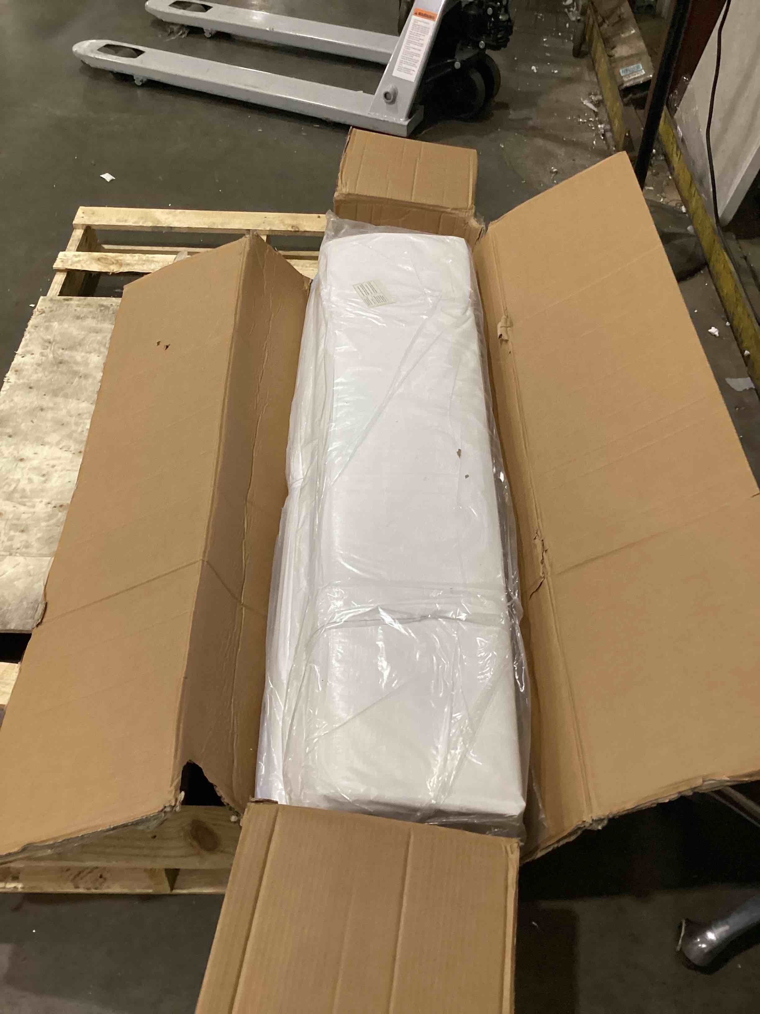 https://s3.amazonaws.com/lotting-images-prod/bidfta/PNK1866532_1751032093582.jpeg