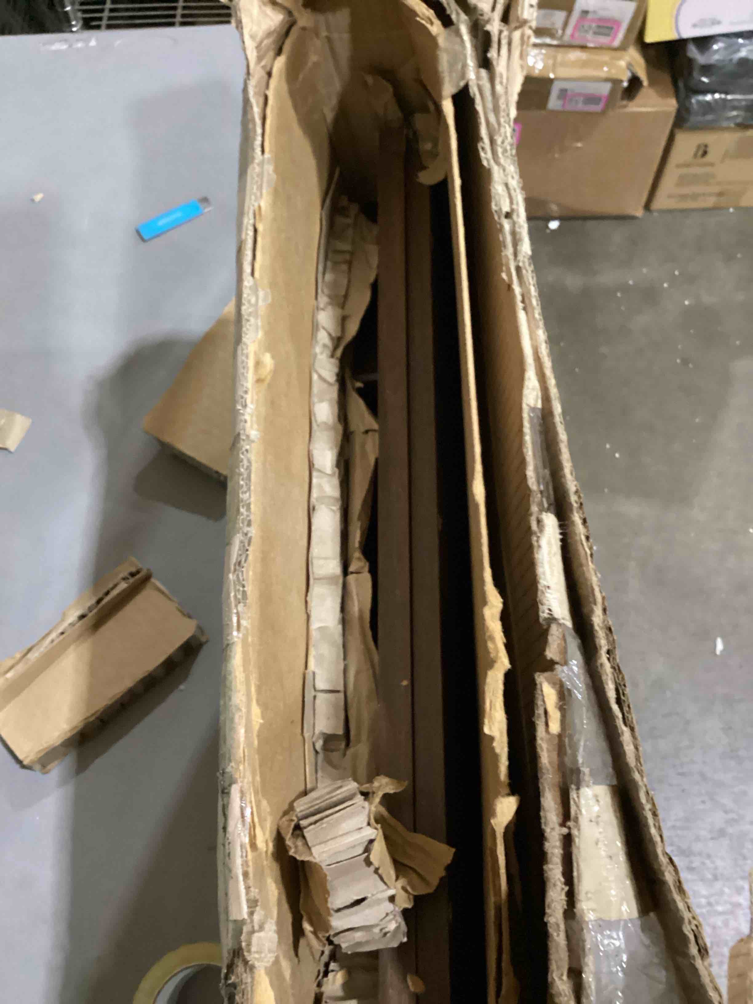 https://s3.amazonaws.com/lotting-images-prod/bidfta/PNK1866585_1751295840363.jpeg