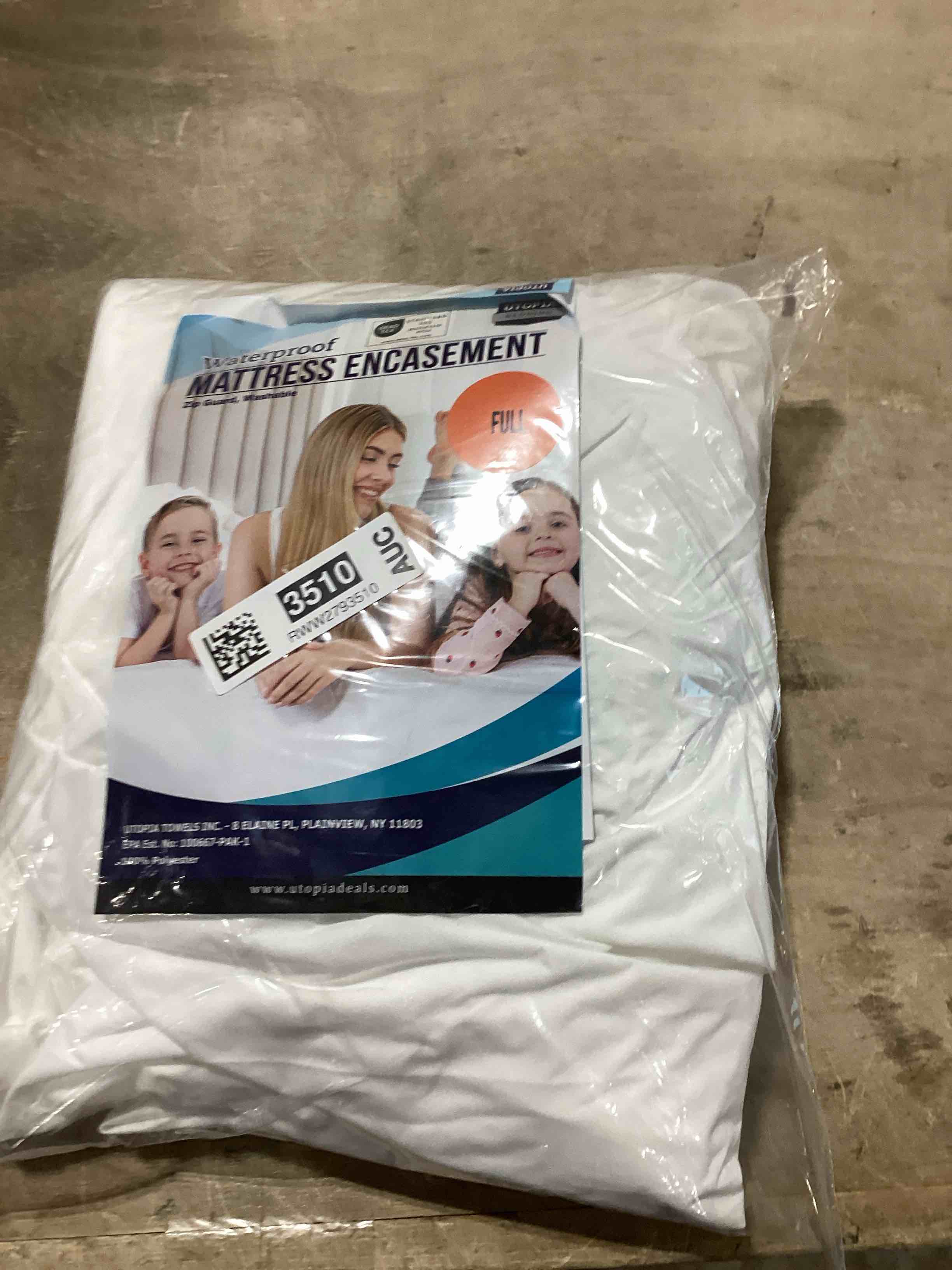 Condition photo showing New/Like New for Bedding Zippered Mattress Encasement Full, 100% Waterproof Bed Bug and Dust Mite Proof Mattress Protector, Absorbent Six-Sided Mattress Cover
