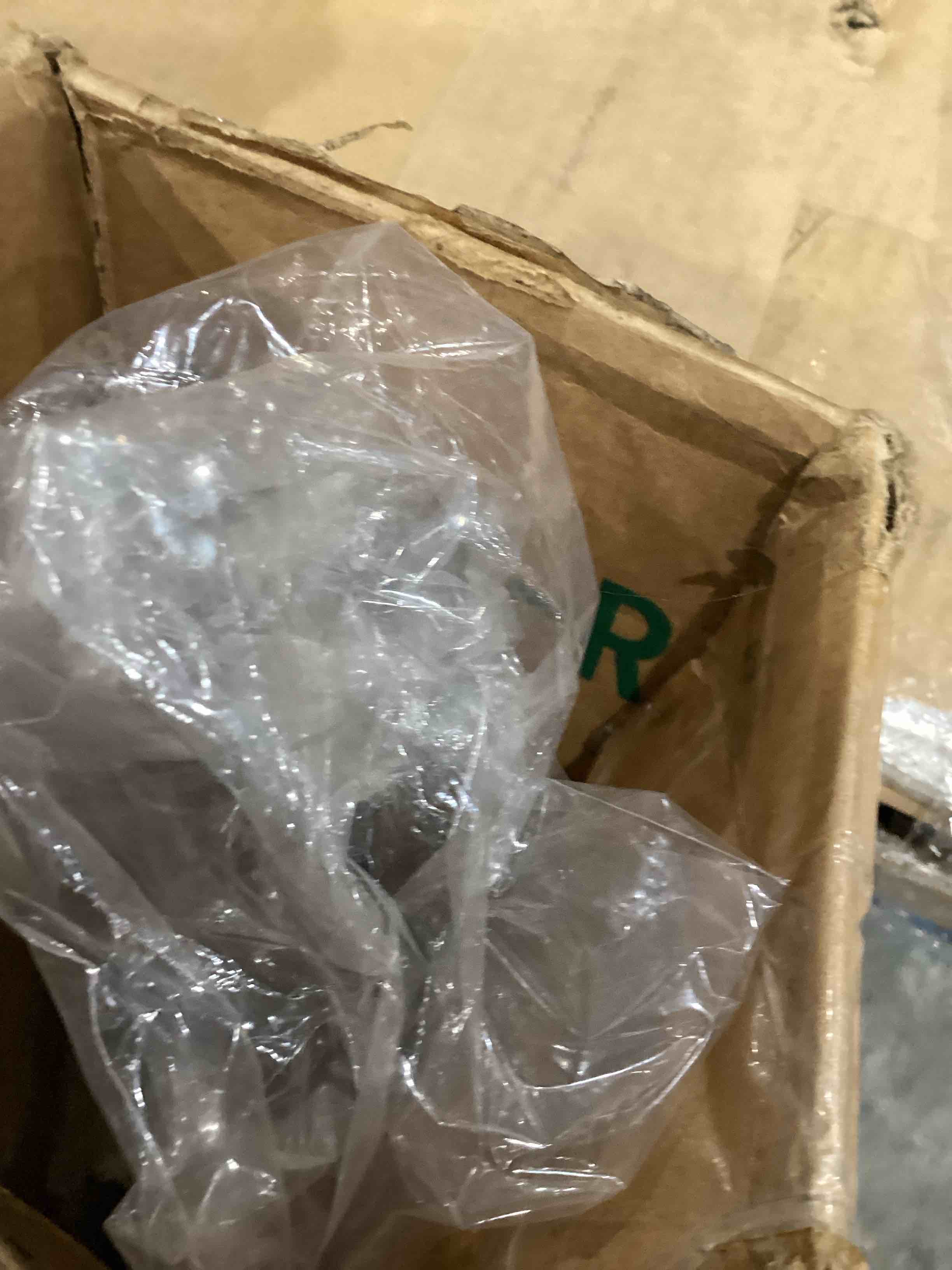 https://s3.amazonaws.com/lotting-images-prod/bidfta/PNK1915088_1756828188487.jpeg
