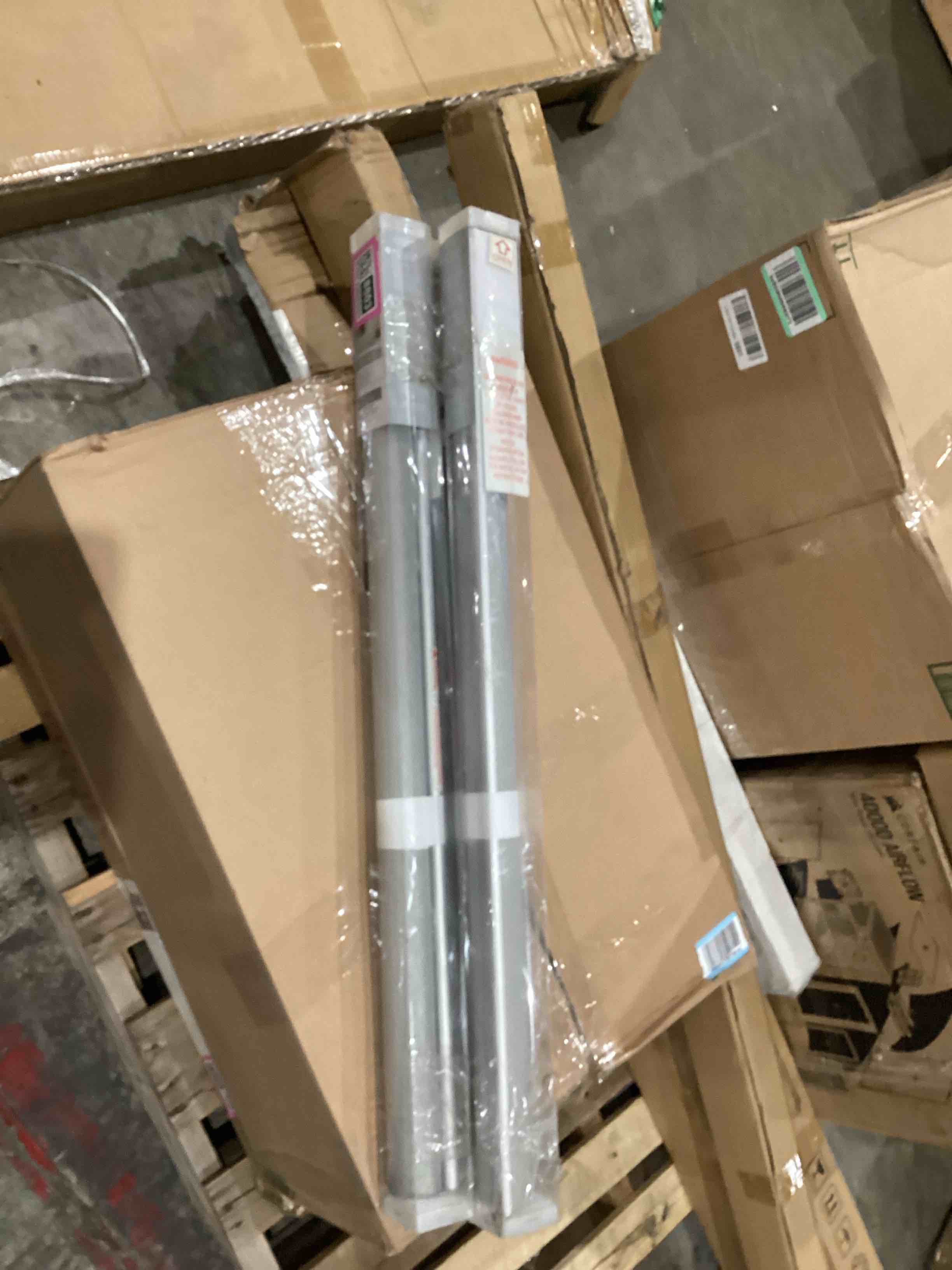 https://s3.amazonaws.com/lotting-images-prod/bidfta/PNK1915096_1756828074800.jpeg