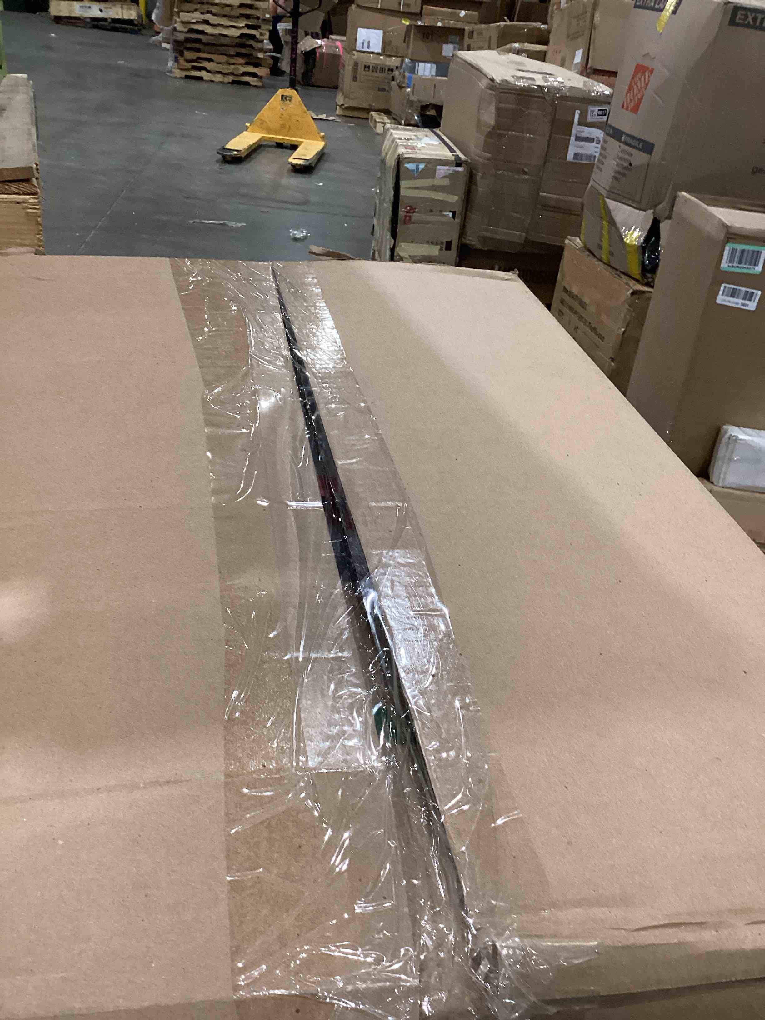 https://s3.amazonaws.com/lotting-images-prod/bidfta/PNK1915097_1756827854448.jpeg