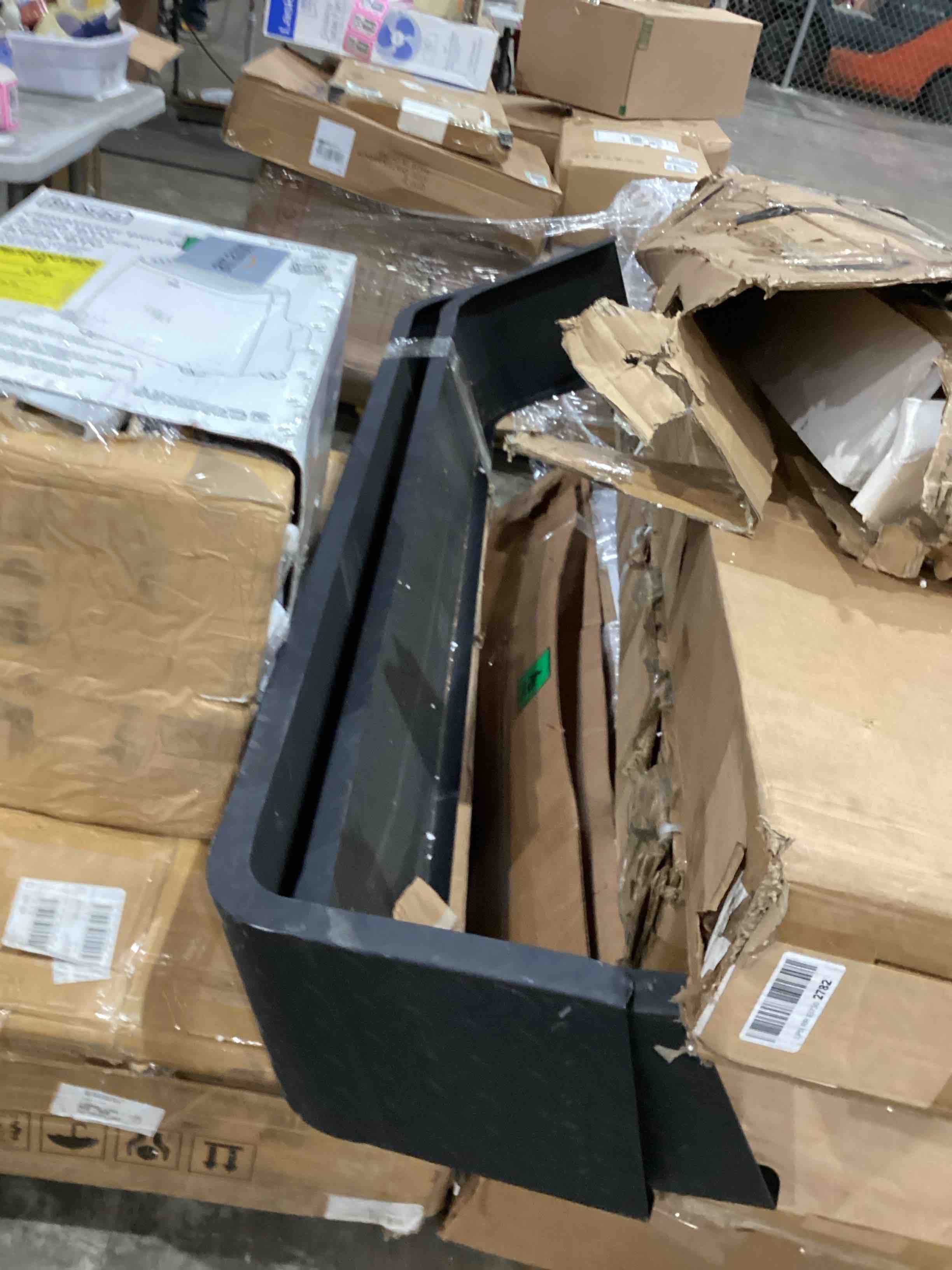 https://s3.amazonaws.com/lotting-images-prod/bidfta/PNK1915113_1756832297529.jpeg