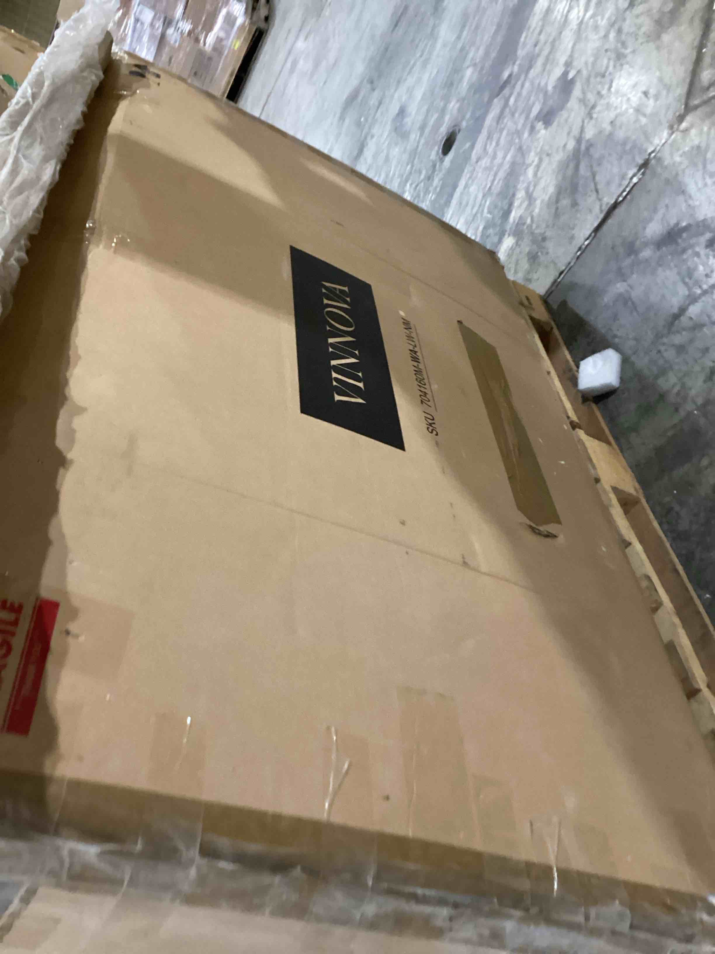 https://s3.amazonaws.com/lotting-images-prod/bidfta/PNK1915142_1756839399765.jpeg