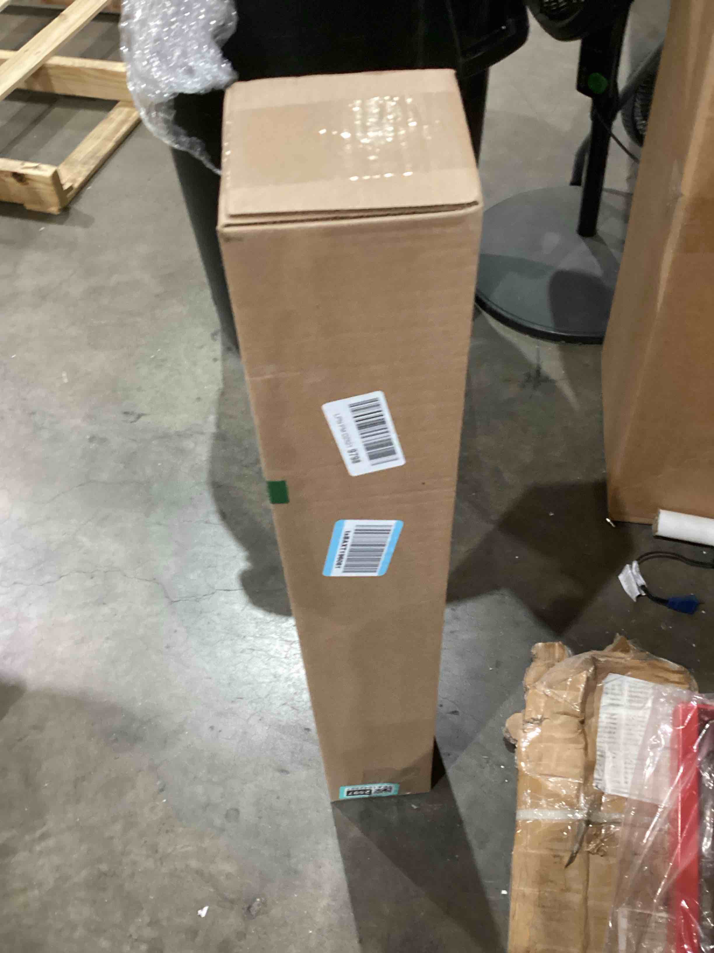 https://s3.amazonaws.com/lotting-images-prod/bidfta/PNK1915178_1756907544838.jpeg