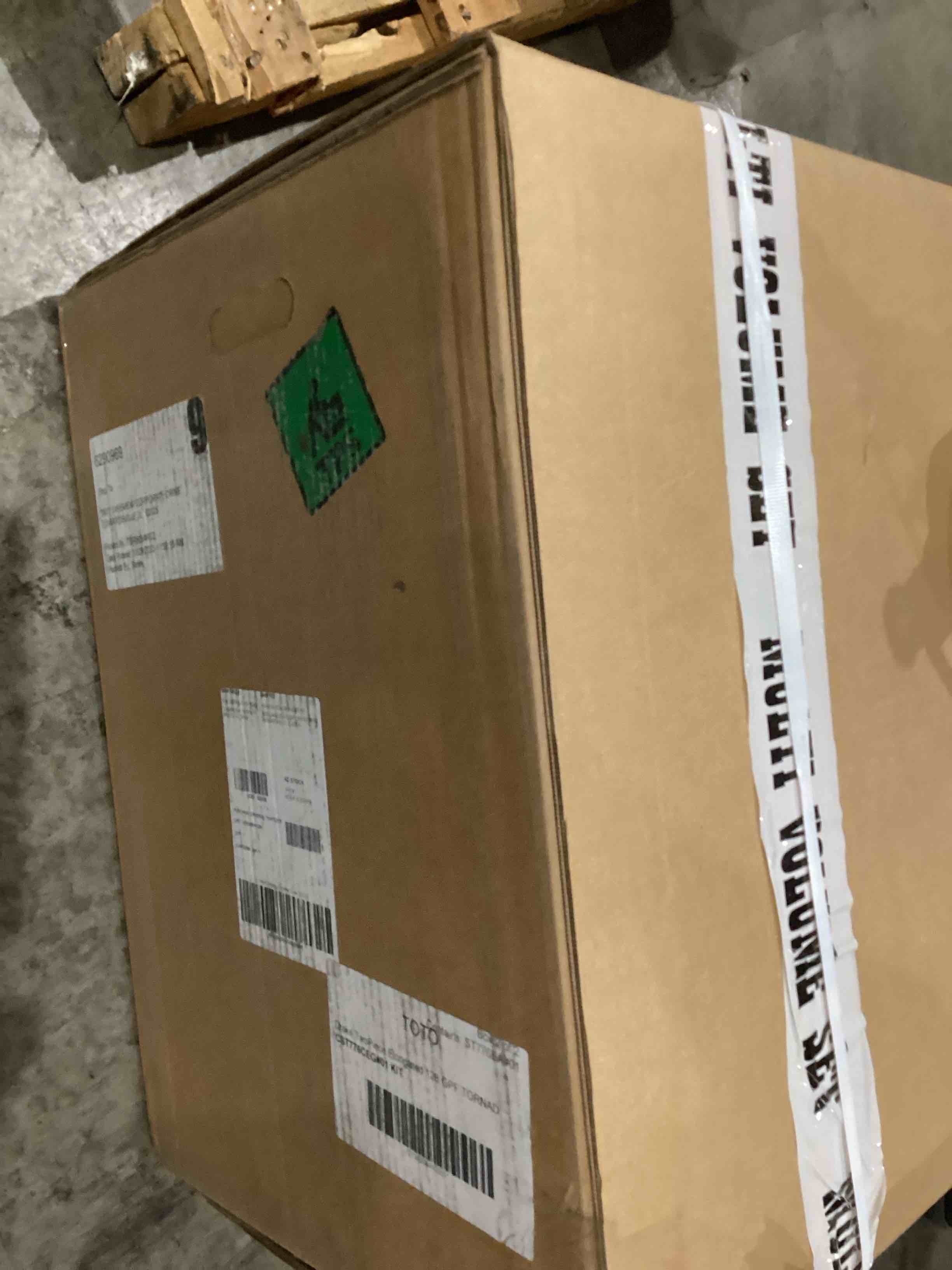 https://s3.amazonaws.com/lotting-images-prod/bidfta/PNK1915208_1756918207535.jpeg