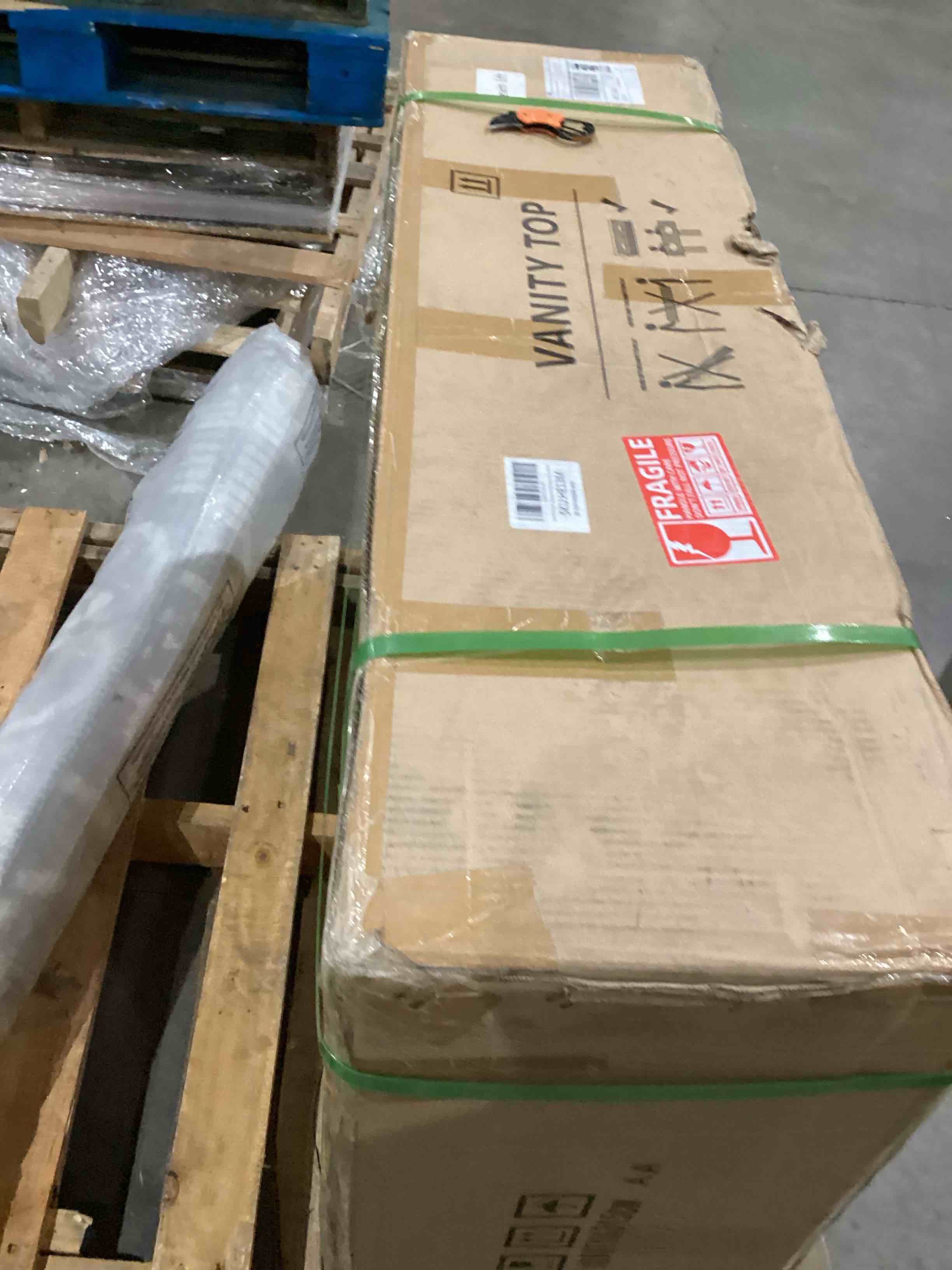 https://s3.amazonaws.com/lotting-images-prod/bidfta/PNK1915211_1756915150875.jpeg