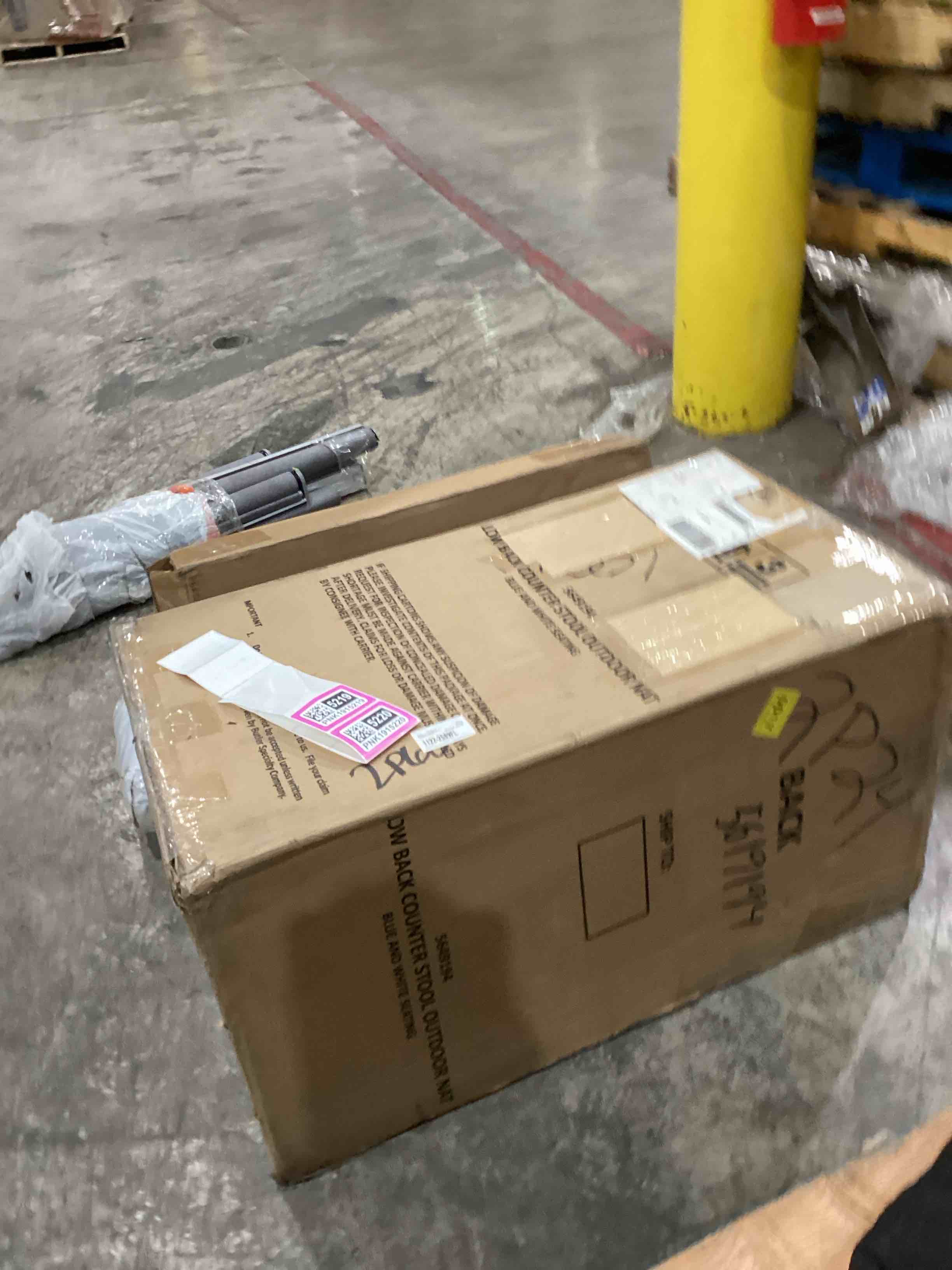https://s3.amazonaws.com/lotting-images-prod/bidfta/PNK1915219_1756919780906.jpeg