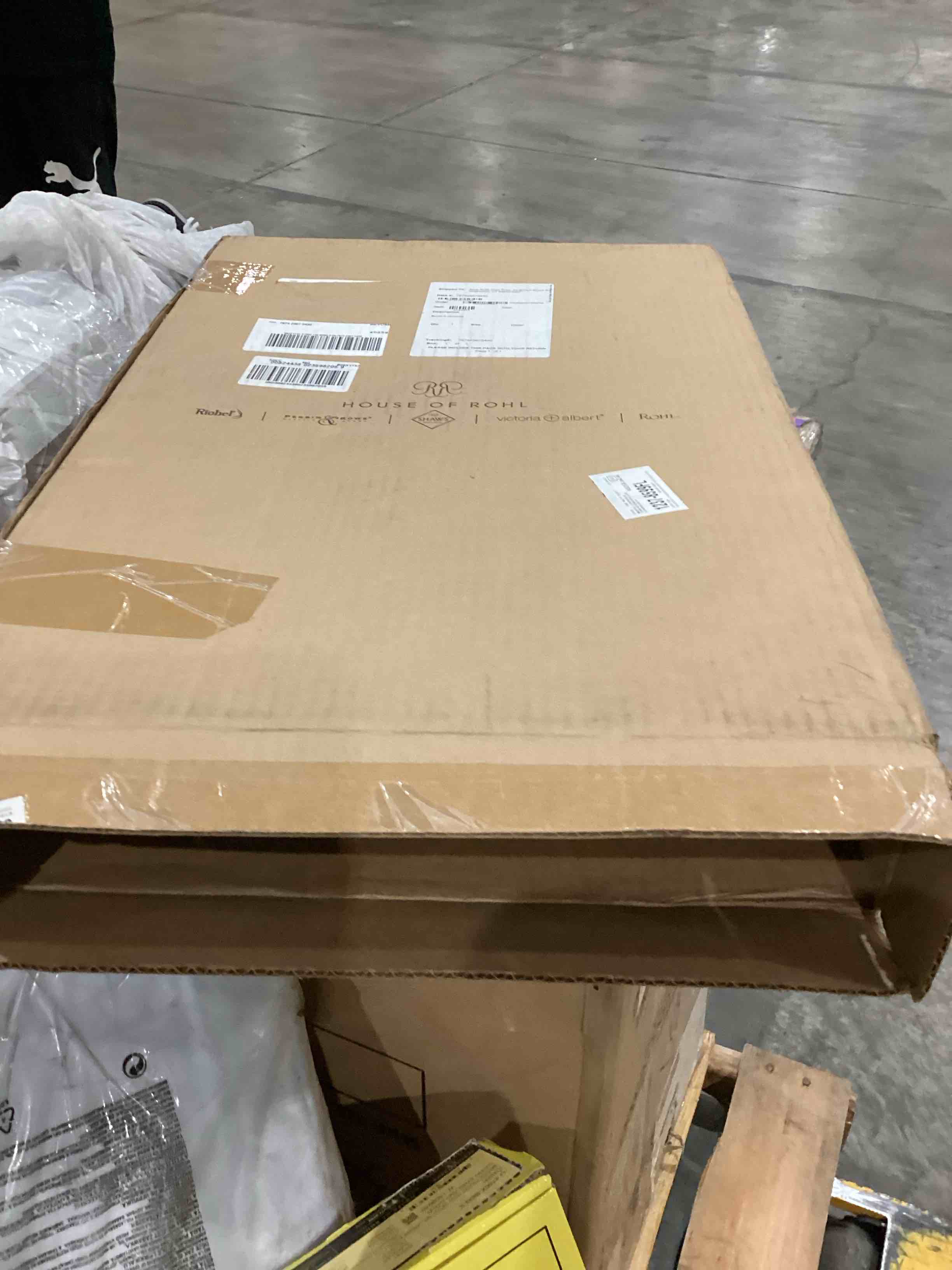 https://s3.amazonaws.com/lotting-images-prod/bidfta/PNK1915223_1756920297822.jpeg