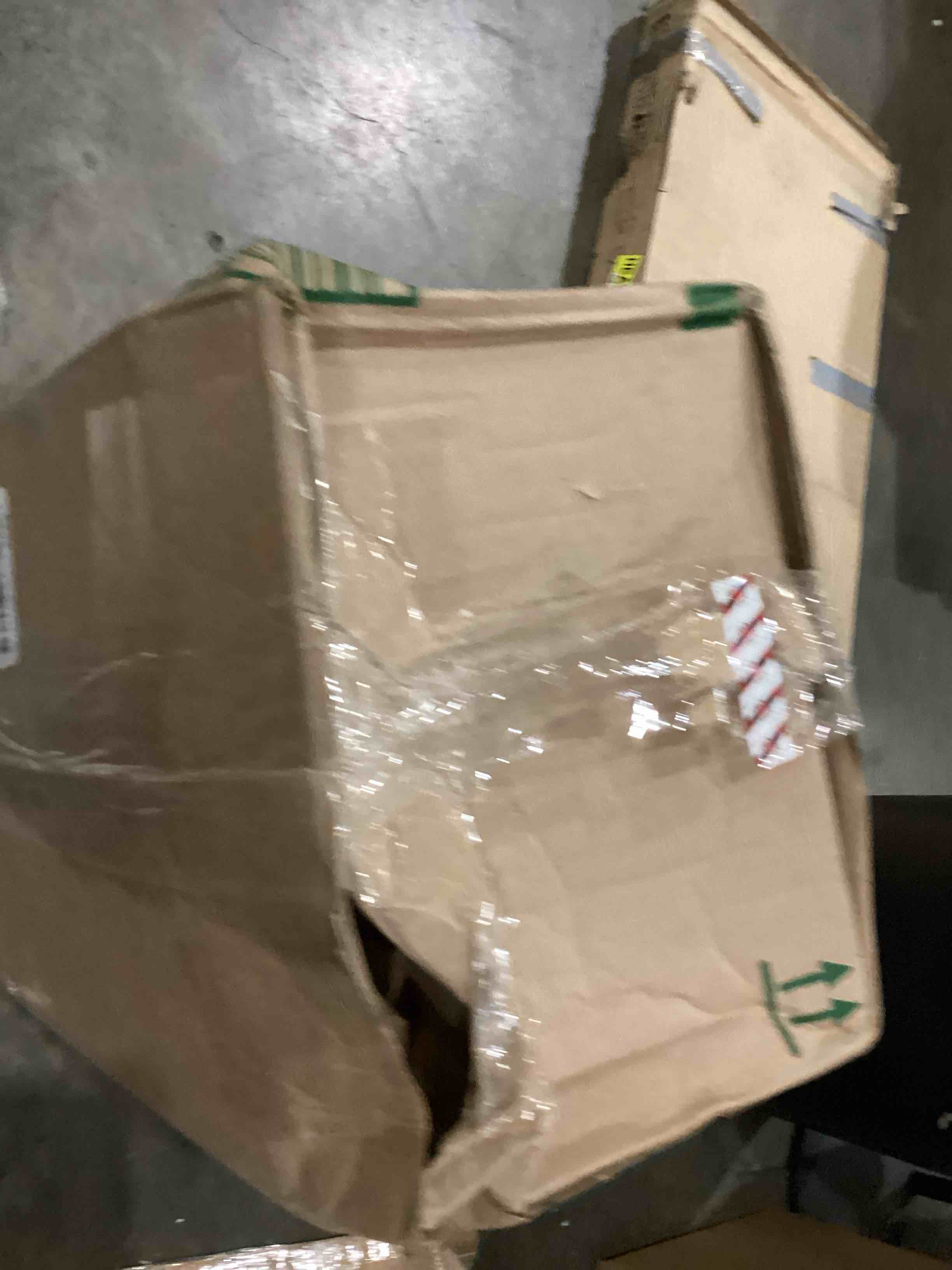 https://s3.amazonaws.com/lotting-images-prod/bidfta/PNK1915244_1756924352191.jpeg
