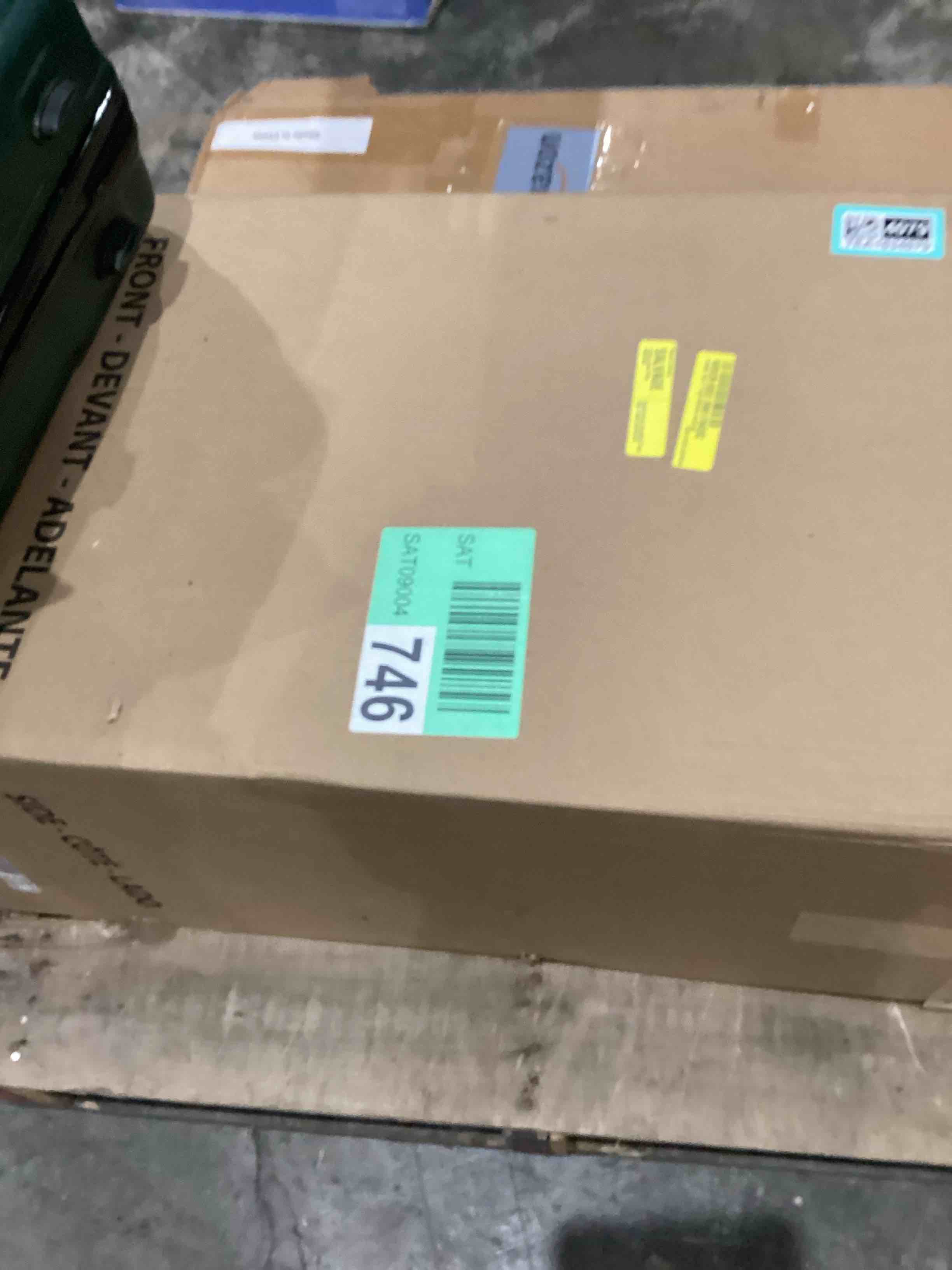 https://s3.amazonaws.com/lotting-images-prod/bidfta/PNK1915287_1757074341877.jpeg