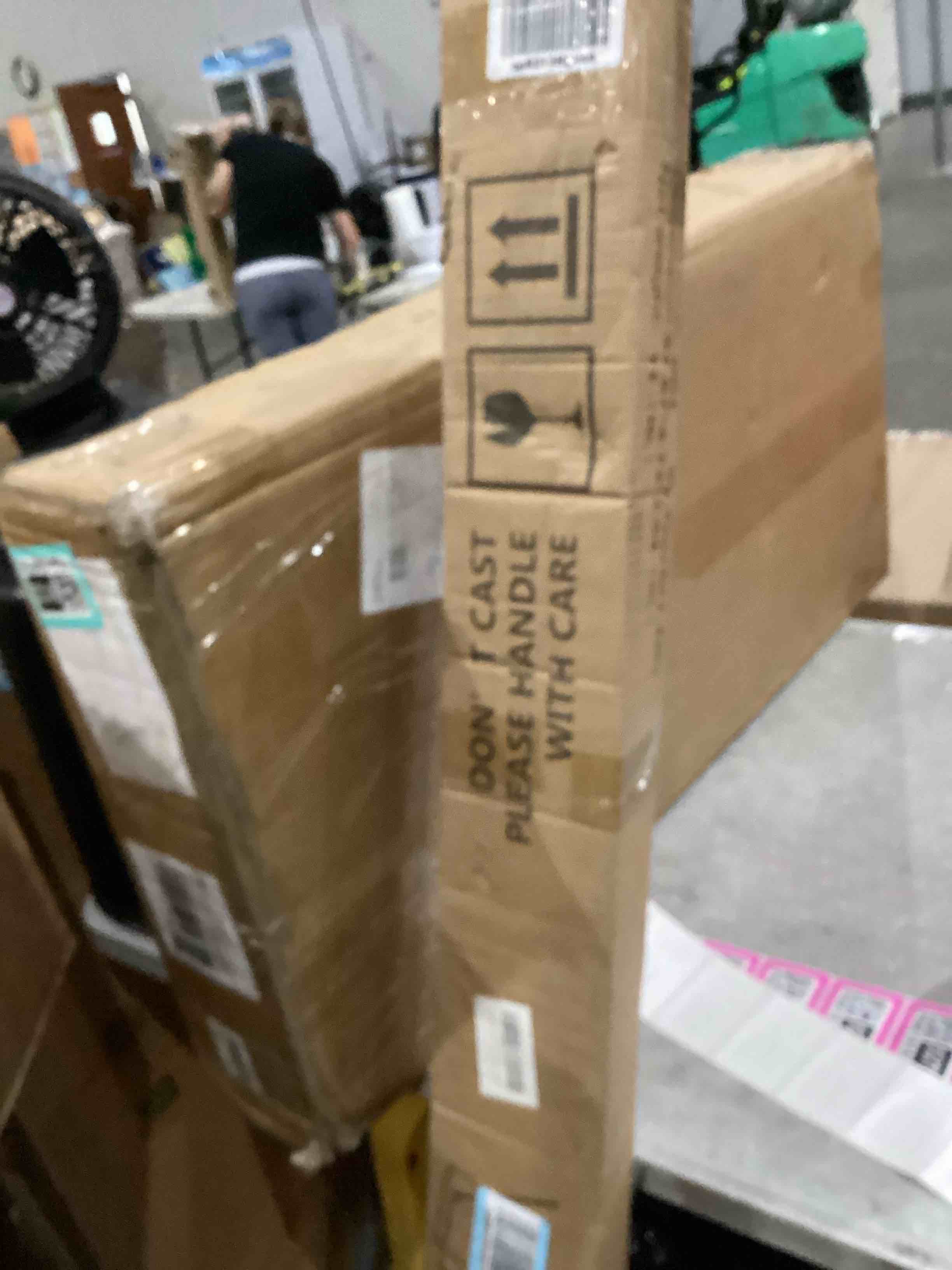 https://s3.amazonaws.com/lotting-images-prod/bidfta/PNK1915291_1756998877558.jpeg