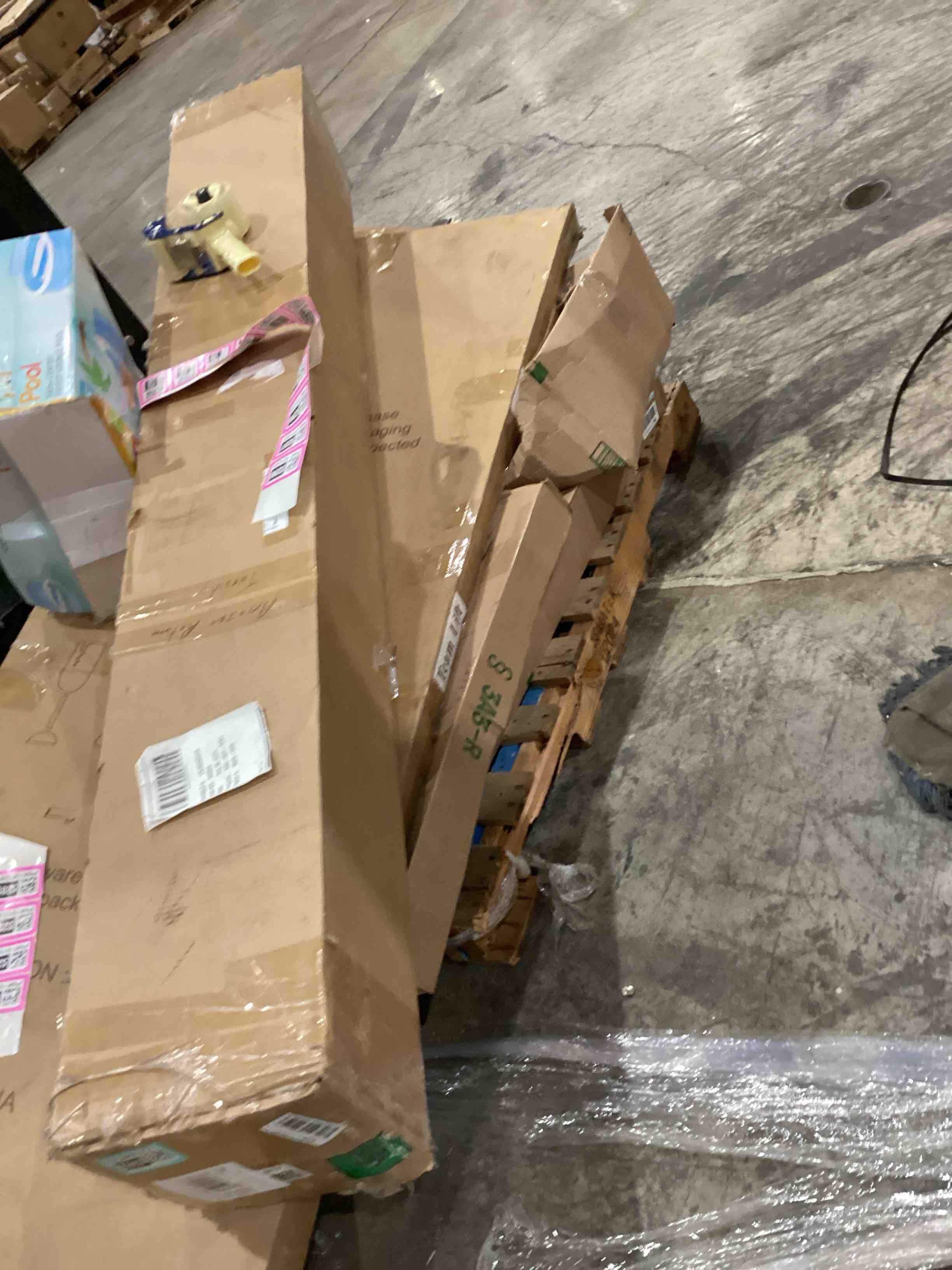 https://s3.amazonaws.com/lotting-images-prod/bidfta/PNK1915296_1757012267842.jpeg