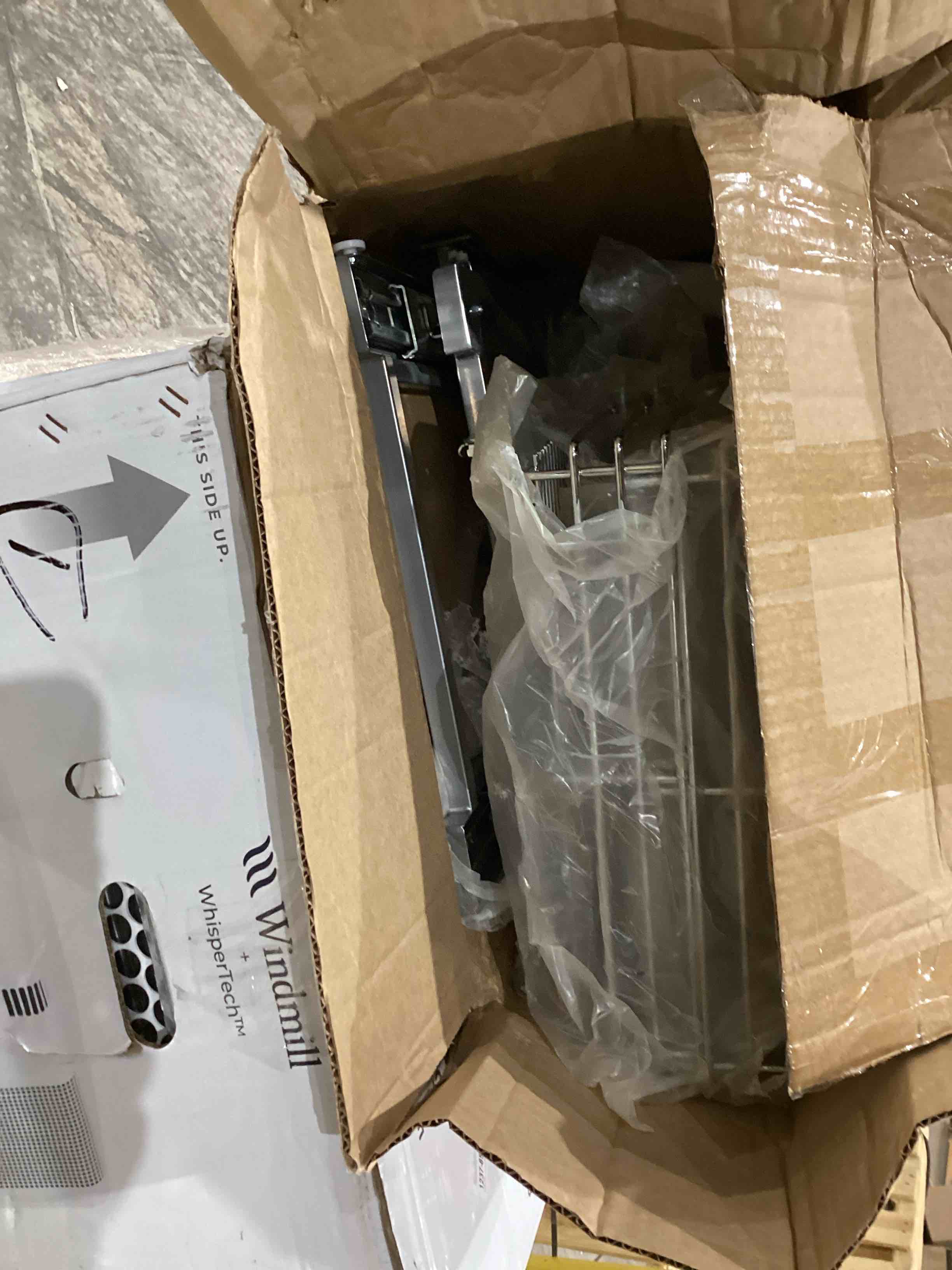 https://s3.amazonaws.com/lotting-images-prod/bidfta/PNK1915319_1757075731541.jpeg