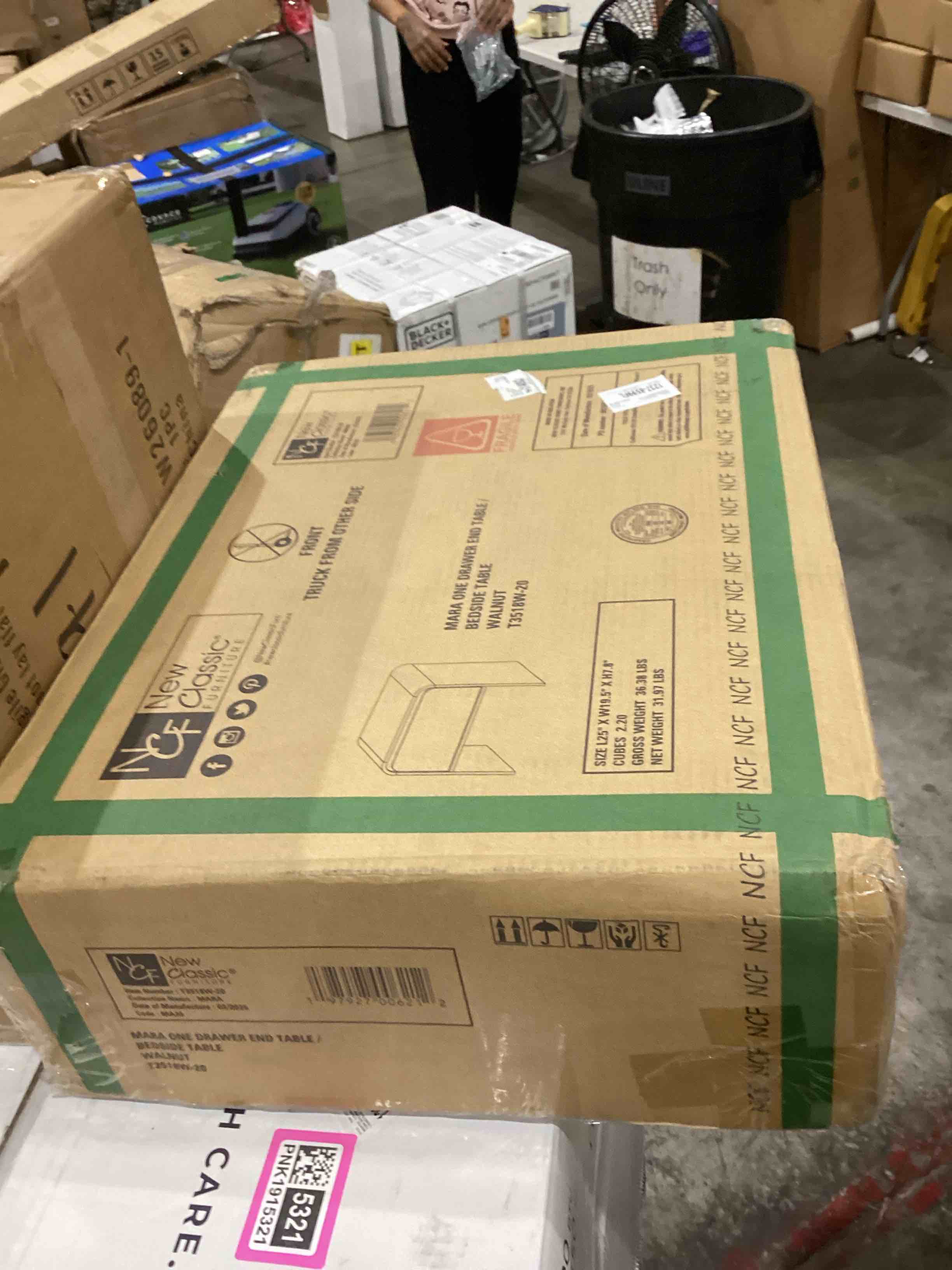 https://s3.amazonaws.com/lotting-images-prod/bidfta/PNK1915322_1757078475473.jpeg