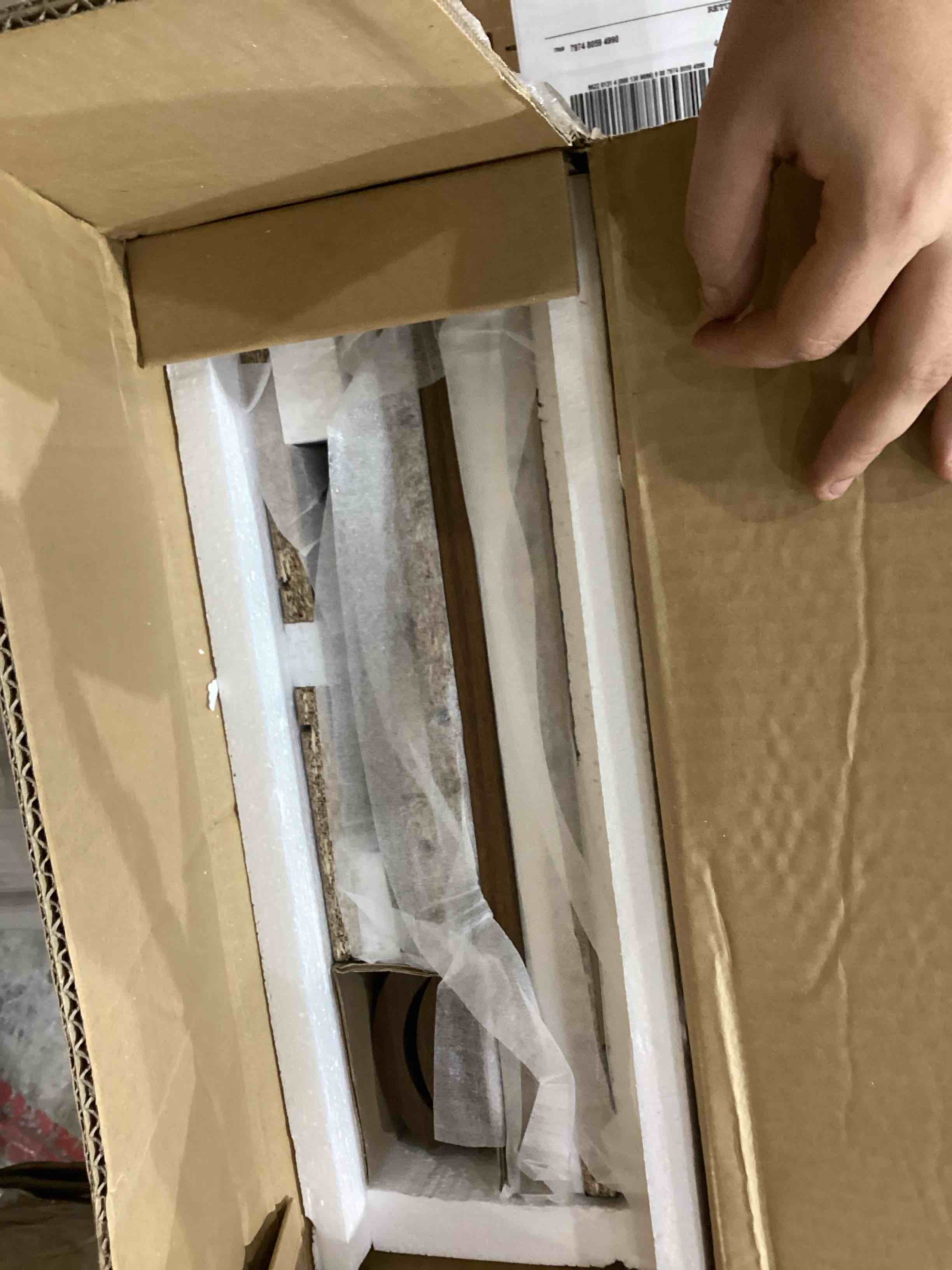 https://s3.amazonaws.com/lotting-images-prod/bidfta/PNK1915322_1757078550749.jpeg
