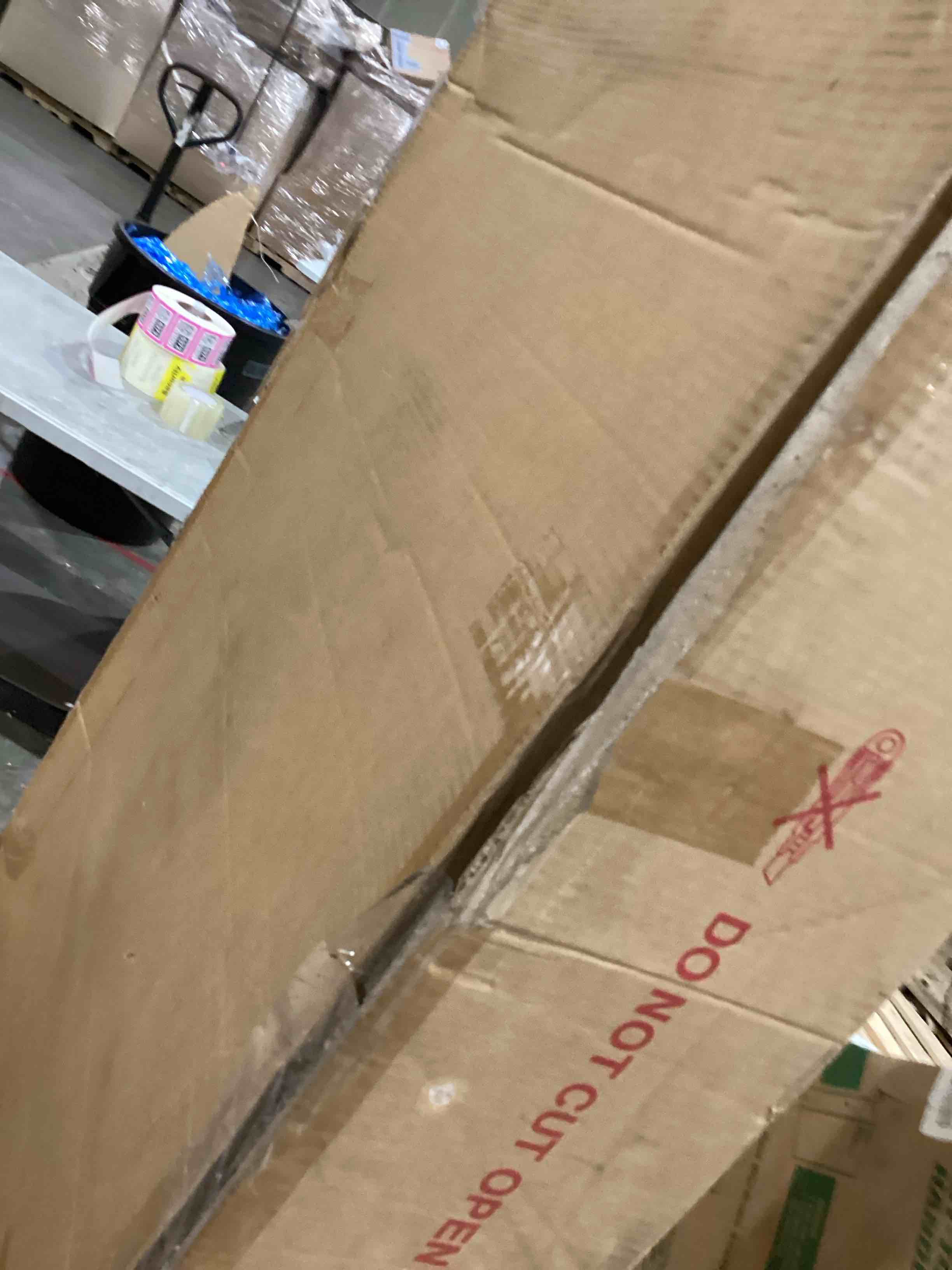 https://s3.amazonaws.com/lotting-images-prod/bidfta/PNK1915353_1757084304662.jpeg