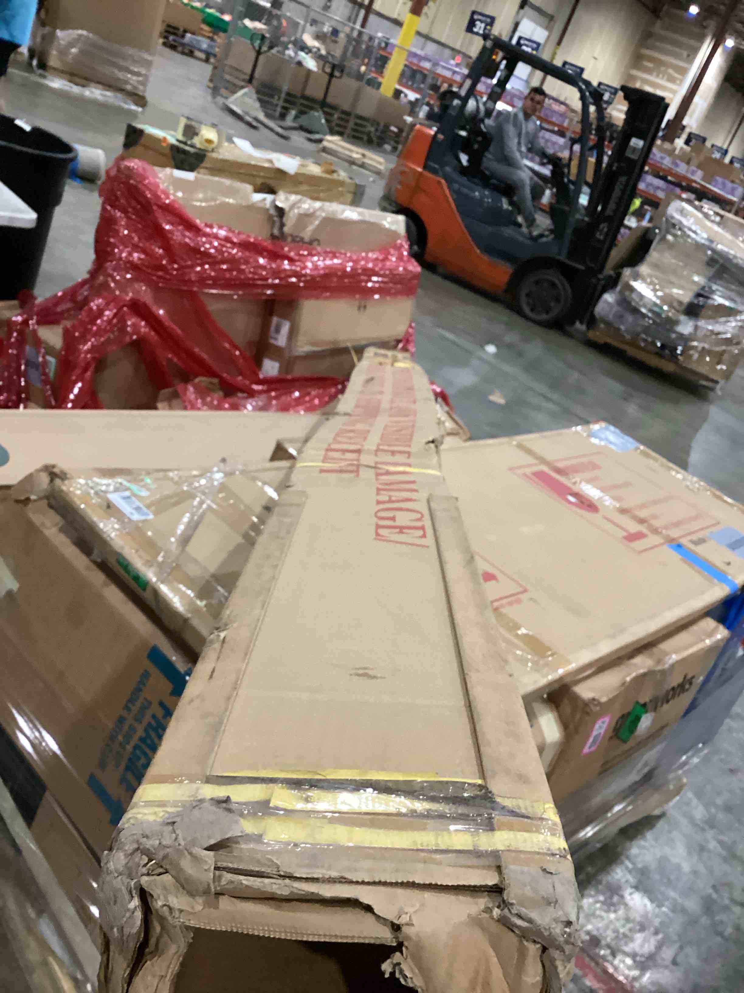 https://s3.amazonaws.com/lotting-images-prod/bidfta/PNK1915929_1757962163761.jpeg