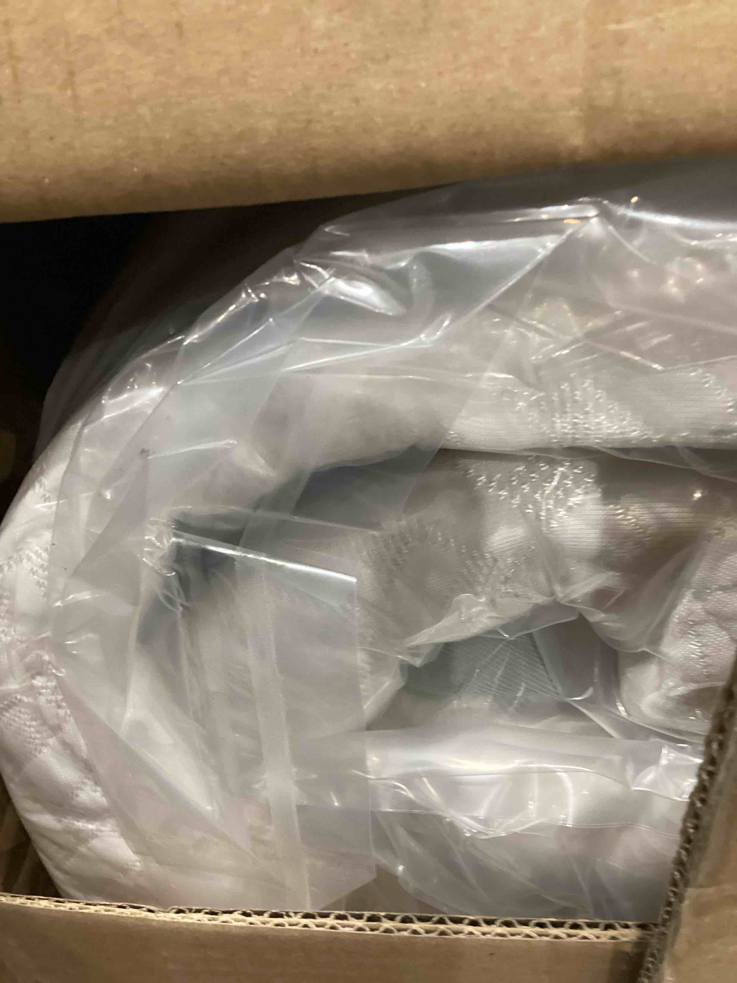 https://s3.amazonaws.com/lotting-images-prod/bidfta/PNK1915933_1757961257381.jpeg