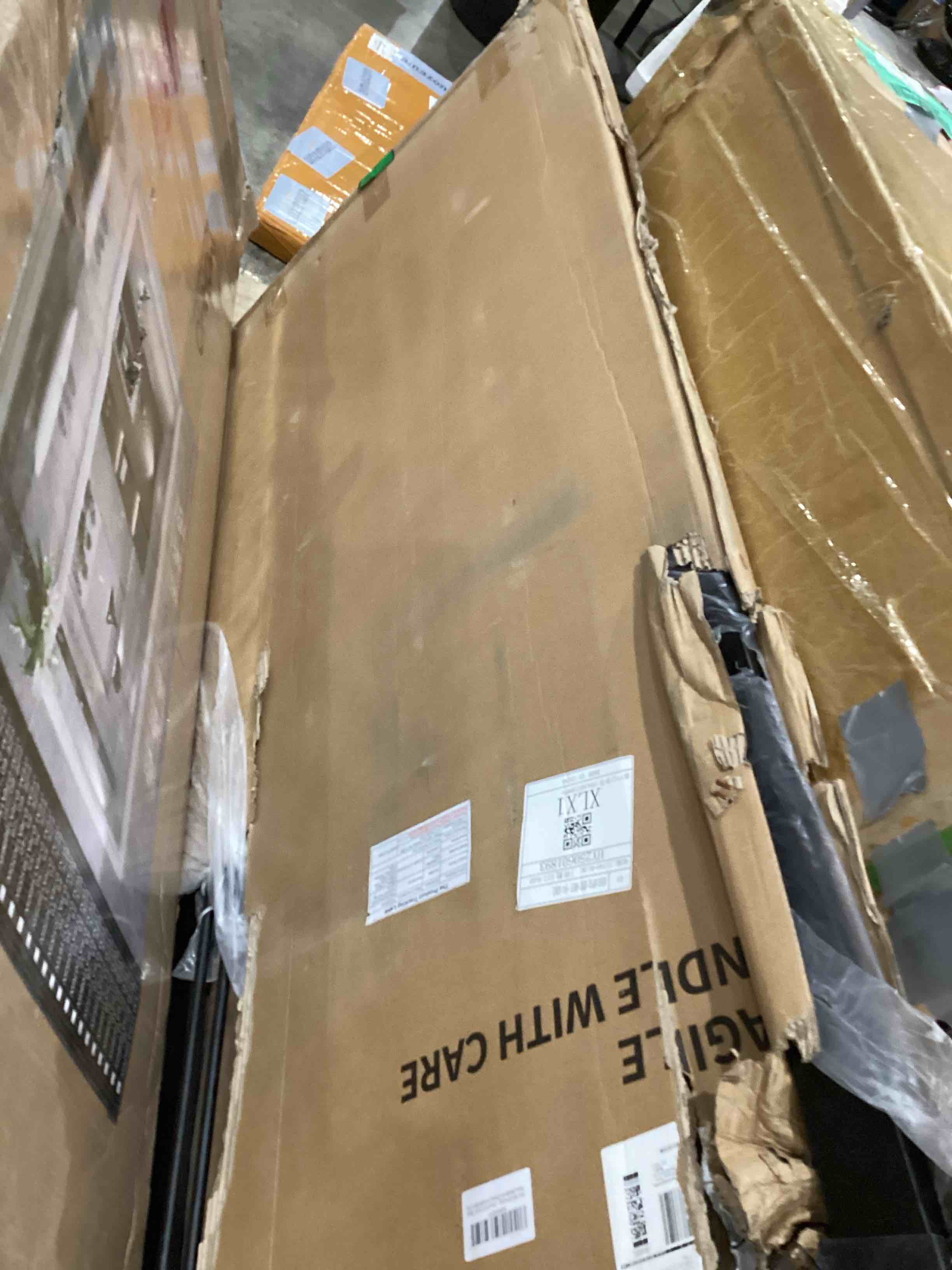 https://s3.amazonaws.com/lotting-images-prod/bidfta/PNK1915953_1757963274196.jpeg