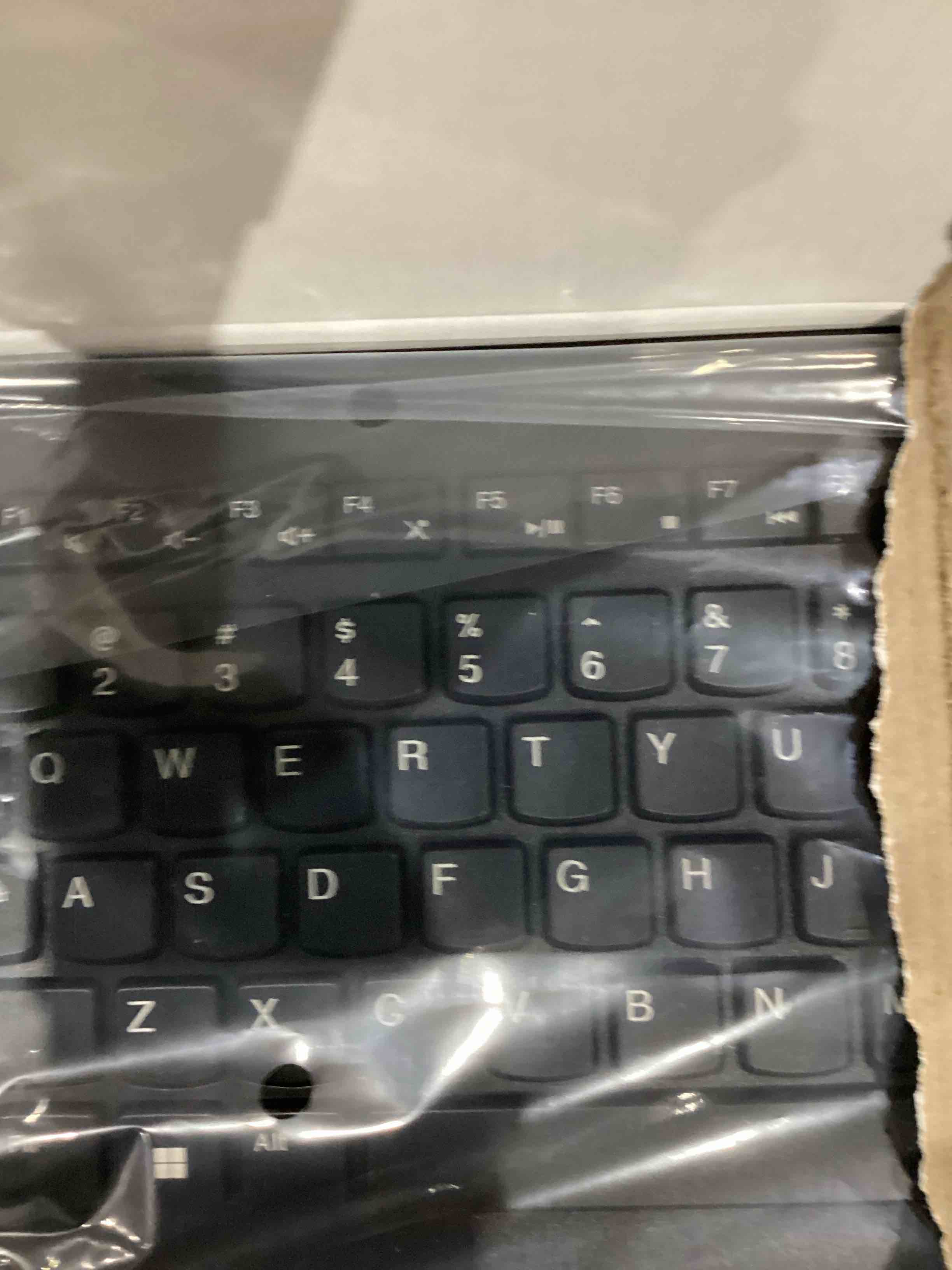 https://s3.amazonaws.com/lotting-images-prod/bidfta/PNK1916035_1758048590571.jpeg