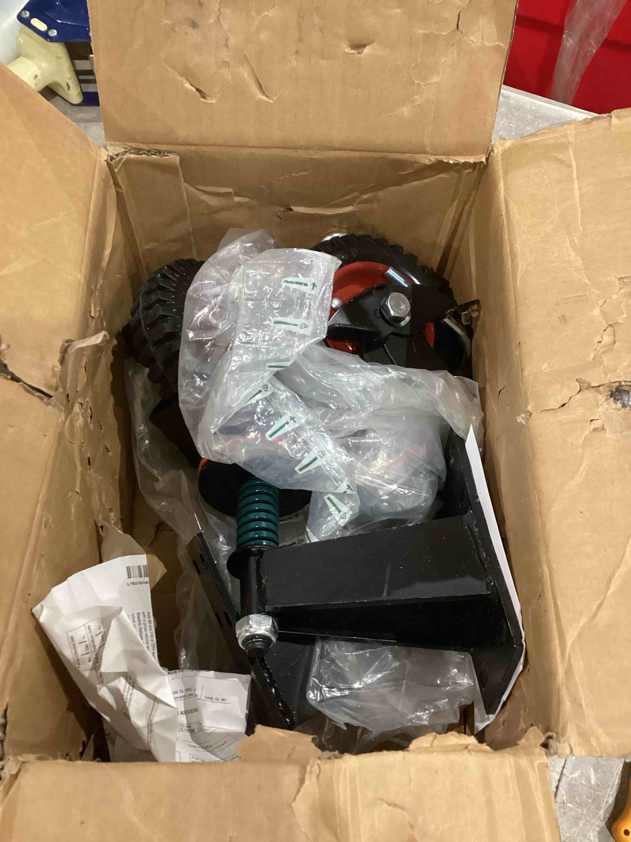 https://s3.amazonaws.com/lotting-images-prod/bidfta/PNK1916087_1758209241786.jpeg