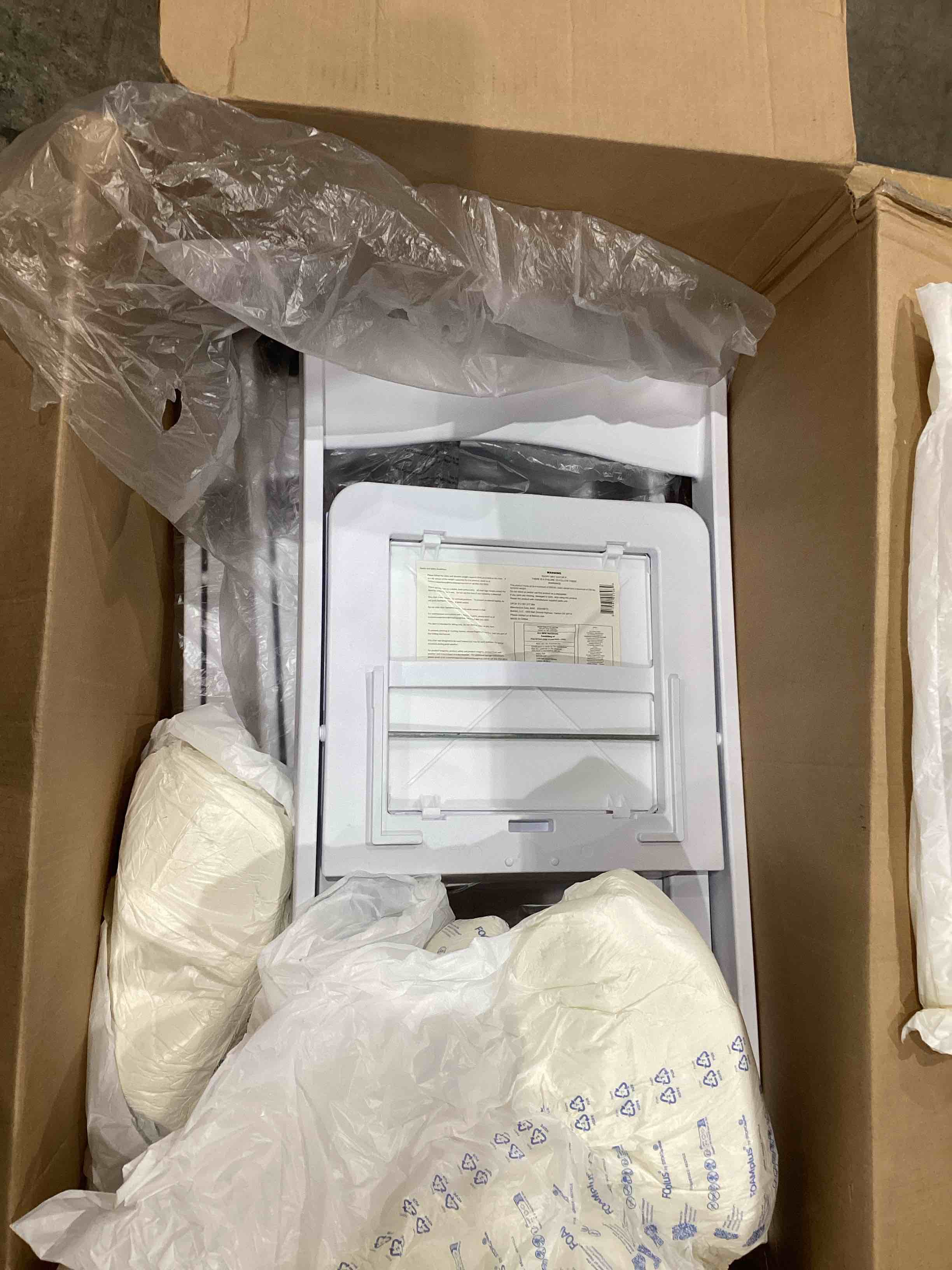https://s3.amazonaws.com/lotting-images-prod/bidfta/PNK1916359_1758741037692.jpeg