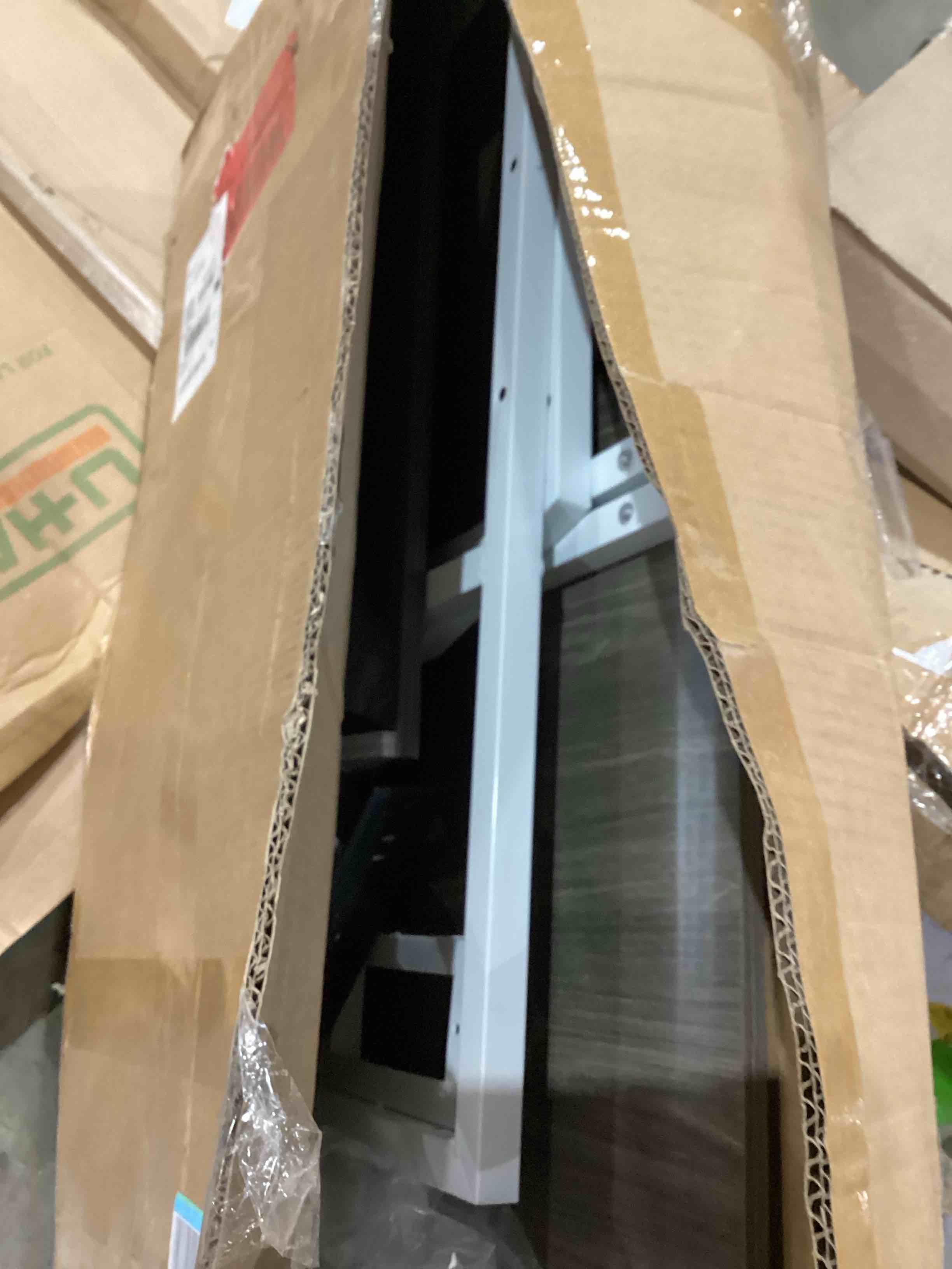 https://s3.amazonaws.com/lotting-images-prod/bidfta/PNK1916426_1758815790997.jpeg