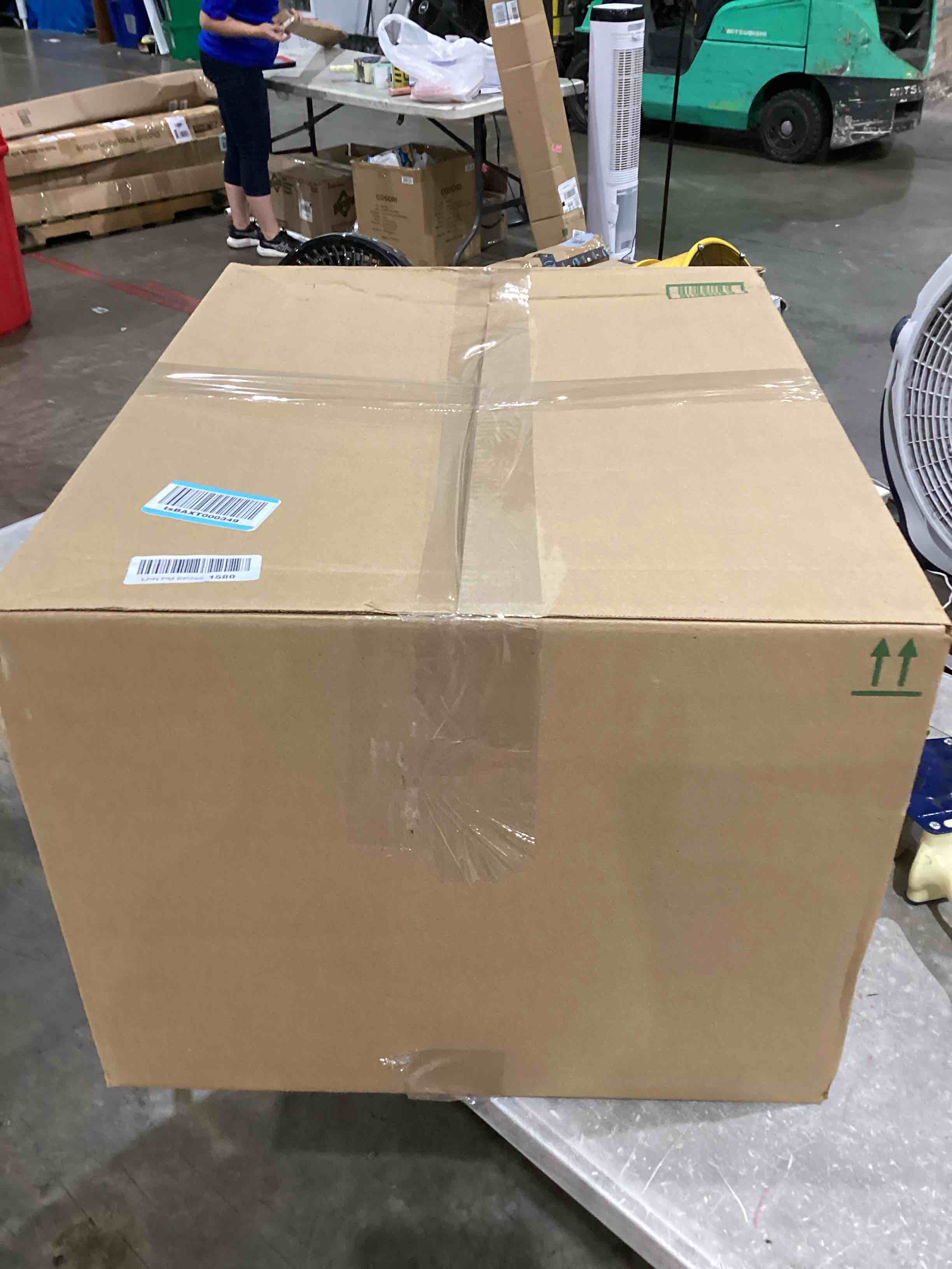 https://s3.amazonaws.com/lotting-images-prod/bidfta/PNK1916436_1758821215231.jpeg
