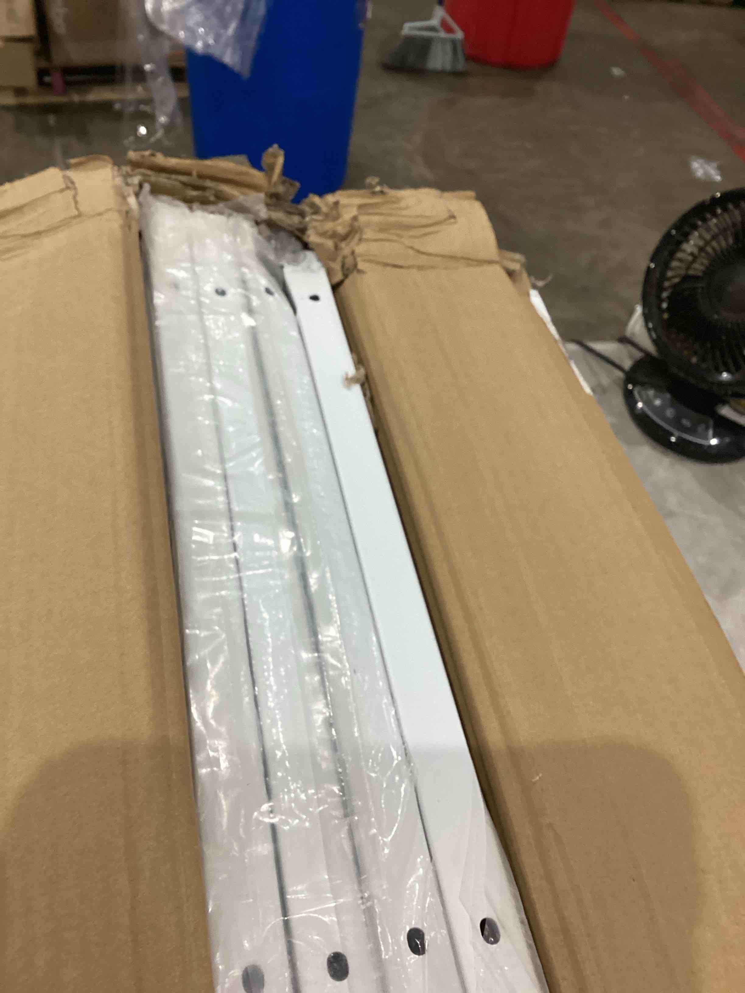 https://s3.amazonaws.com/lotting-images-prod/bidfta/PNK1916440_1758821798513.jpeg