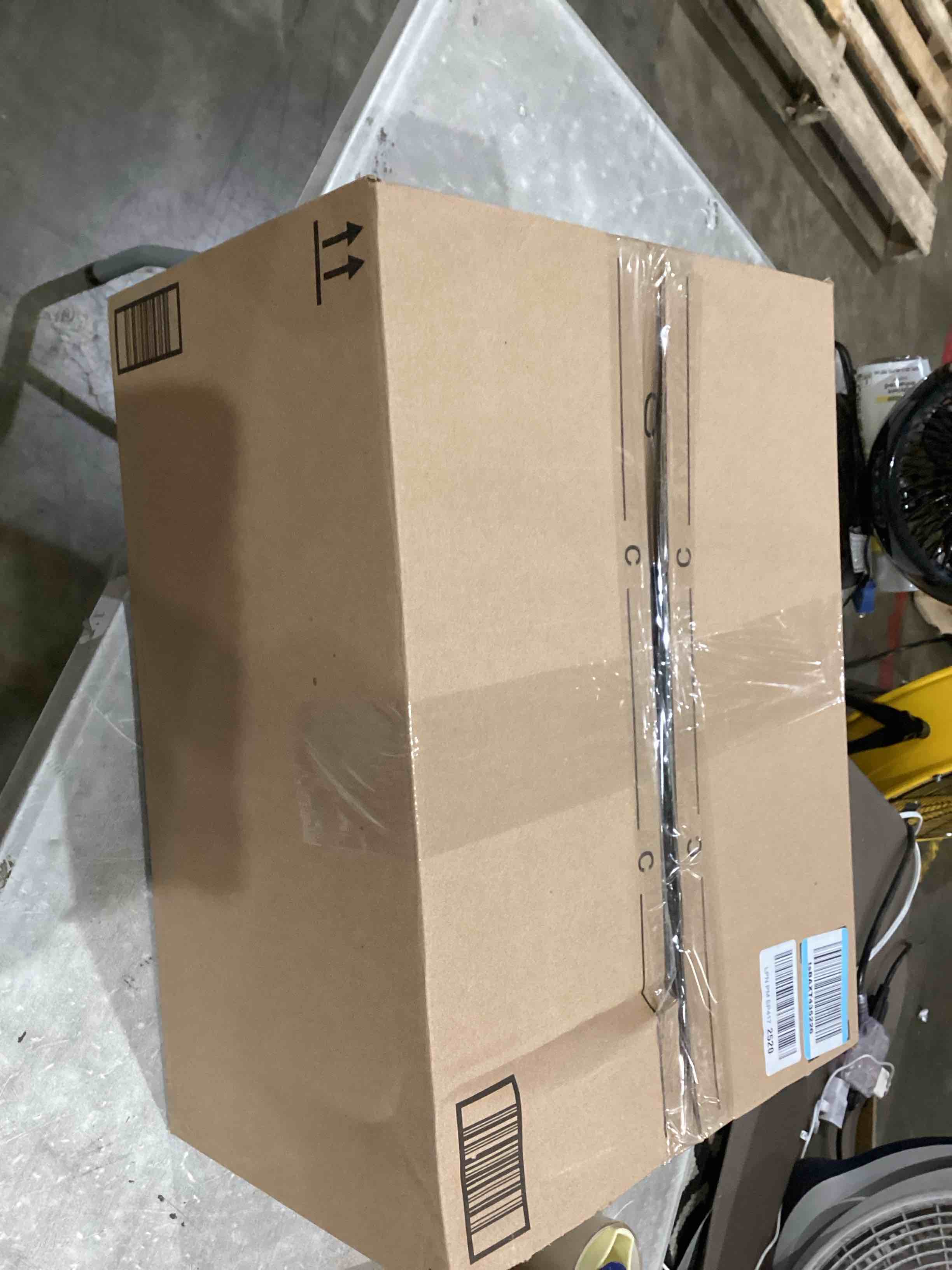 https://s3.amazonaws.com/lotting-images-prod/bidfta/PNK1916446_1758824957680.jpeg