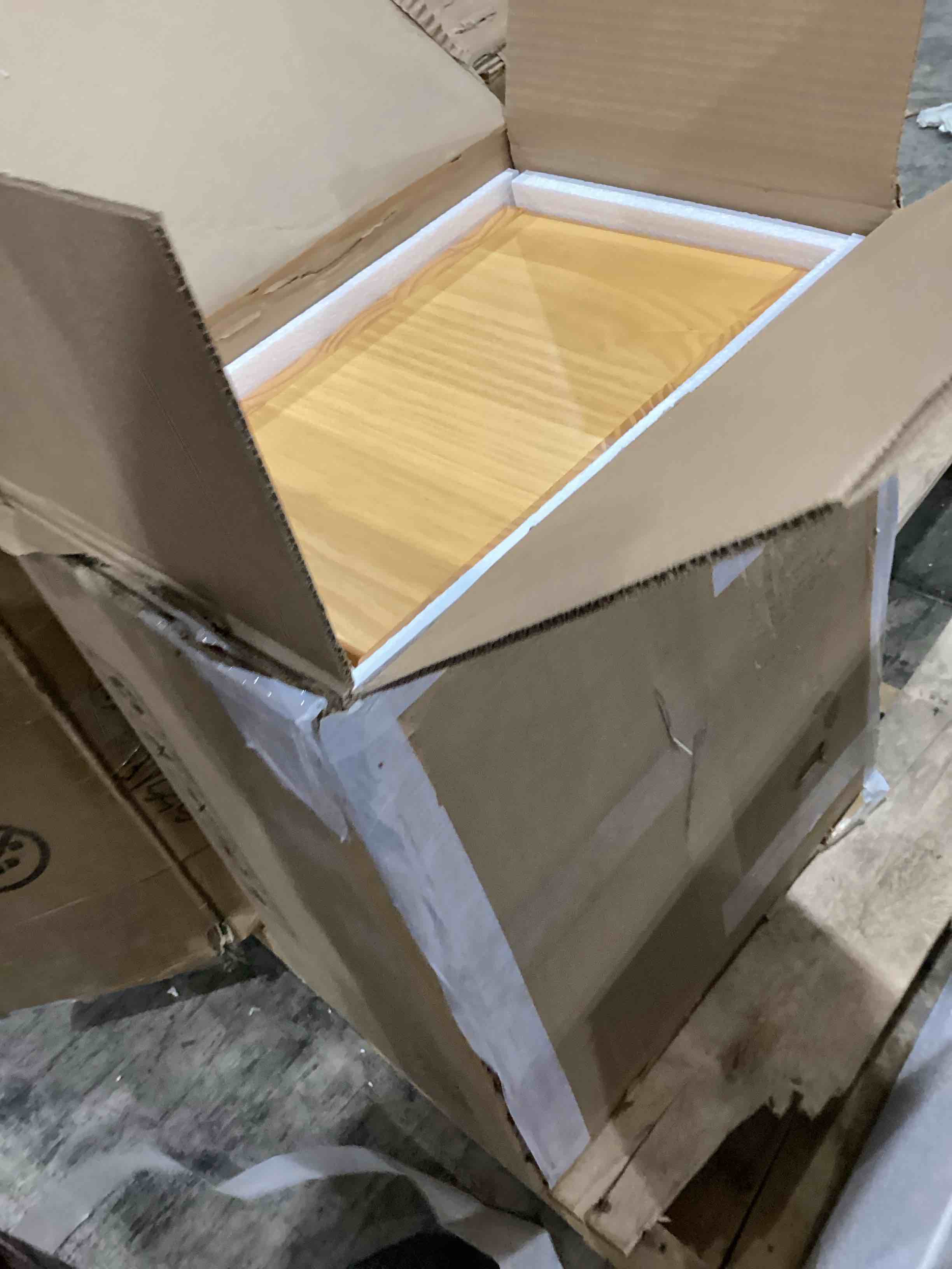 https://s3.amazonaws.com/lotting-images-prod/bidfta/PNK1918552_1754931953498.jpeg