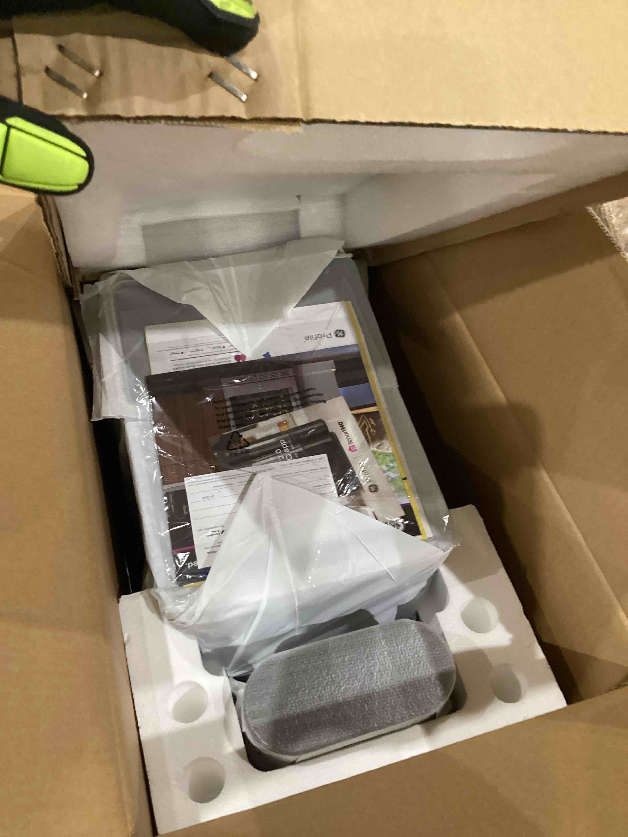 https://s3.amazonaws.com/lotting-images-prod/bidfta/PNK1918751_1755008000832.jpeg