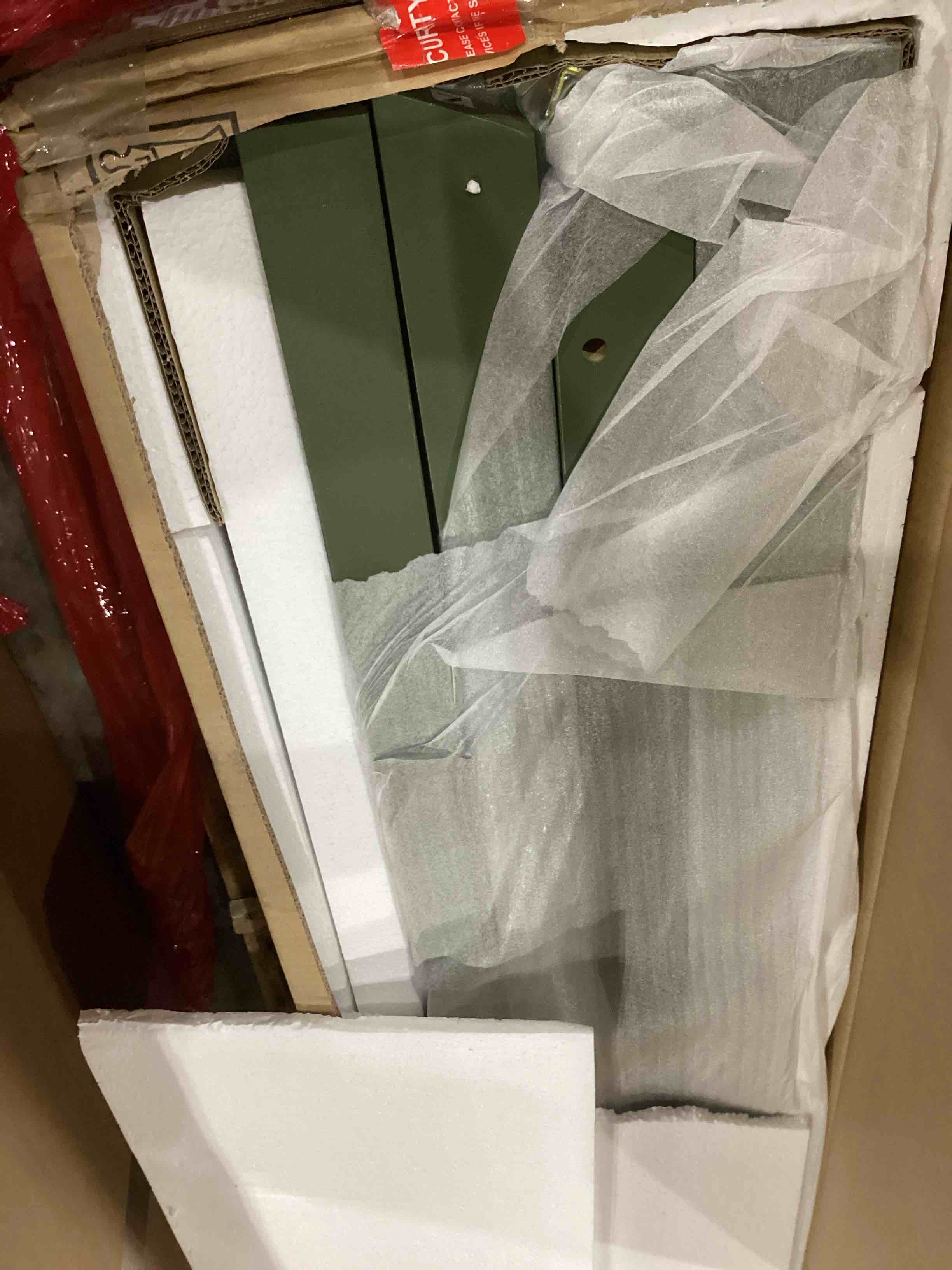 https://s3.amazonaws.com/lotting-images-prod/bidfta/PNK1918765_1755009824568.jpeg