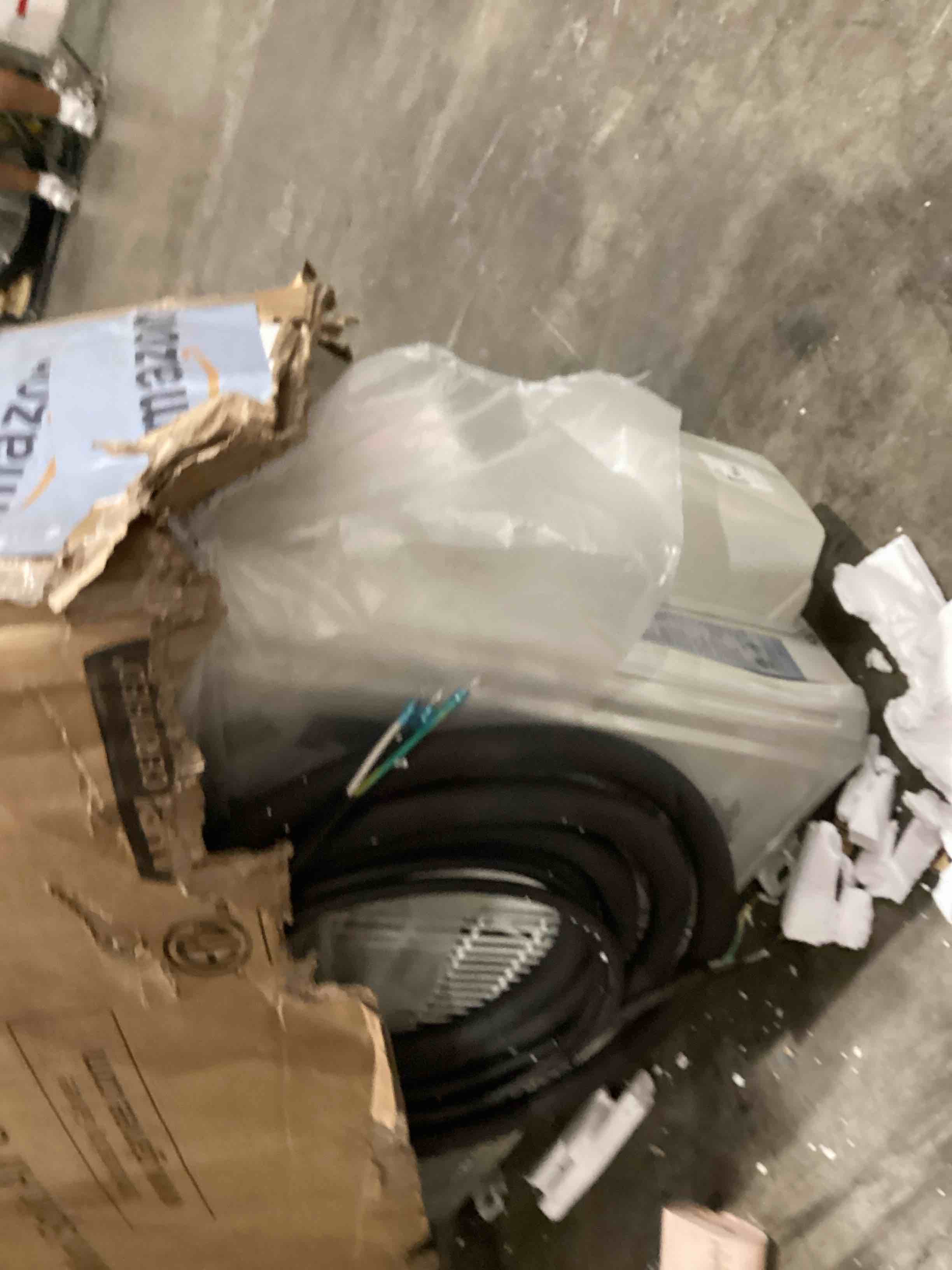 https://s3.amazonaws.com/lotting-images-prod/bidfta/PNK1918778_1755012046105.jpeg