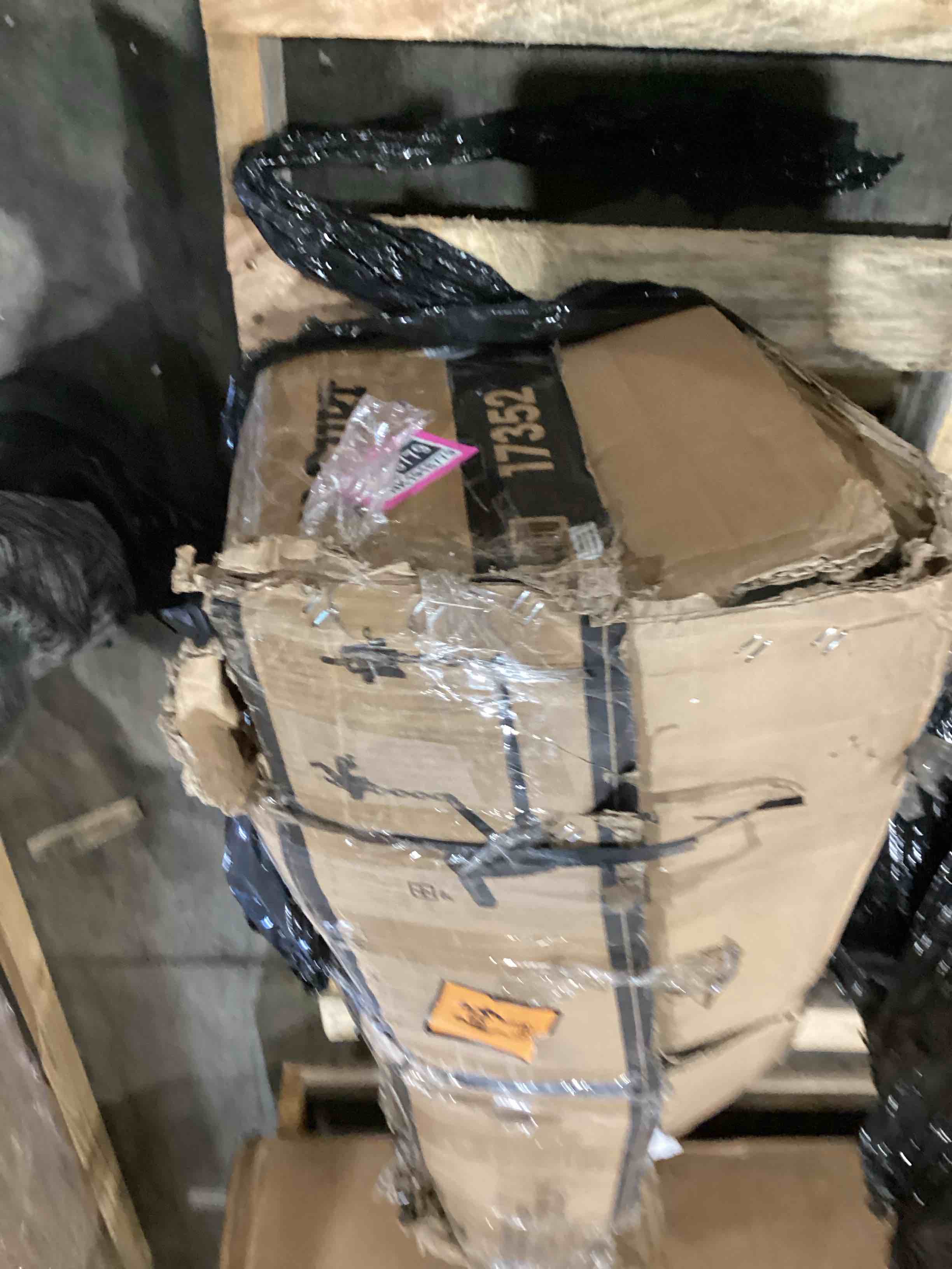 https://s3.amazonaws.com/lotting-images-prod/bidfta/PNK1918779_1755012087126.jpeg