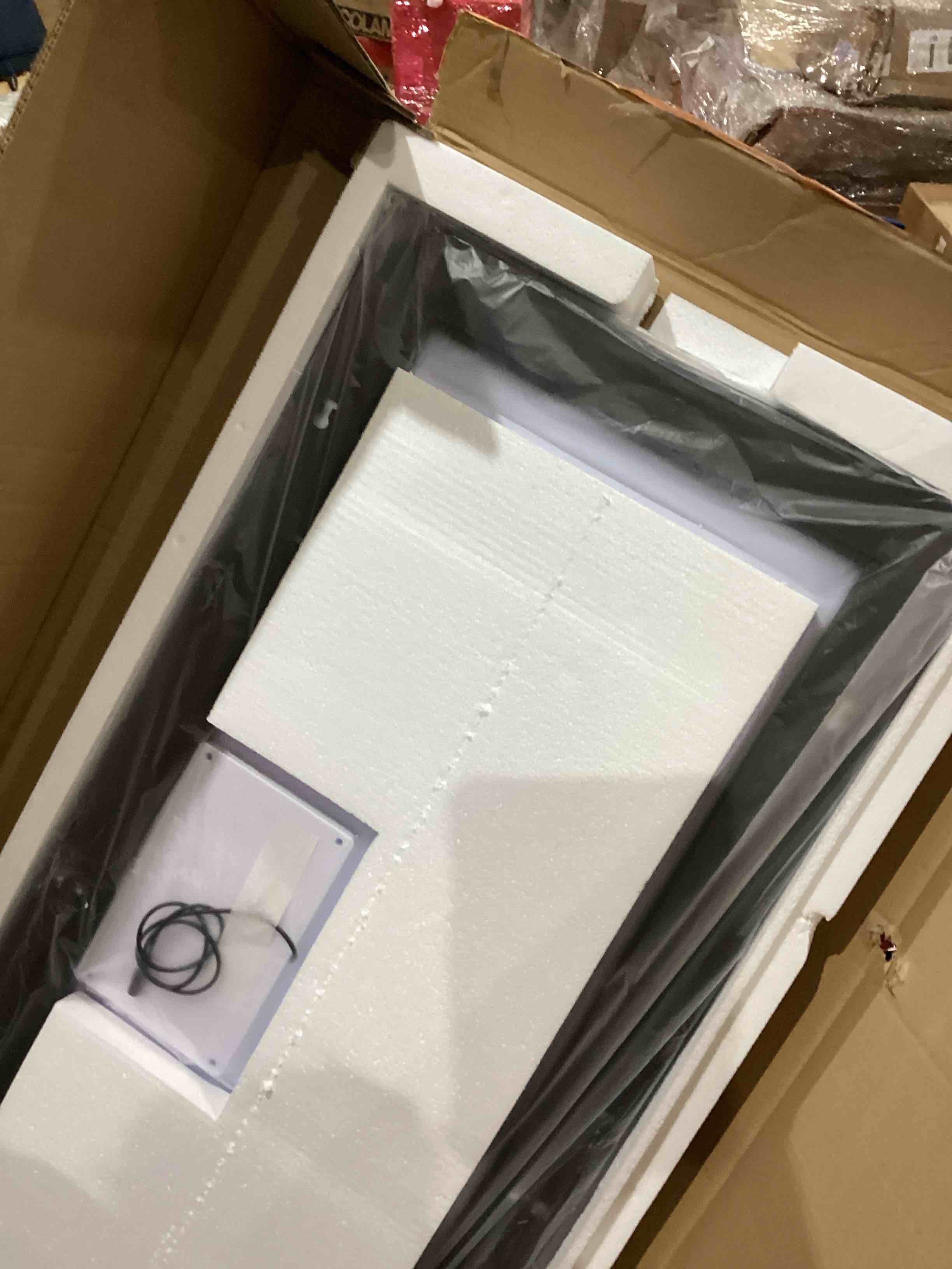 https://s3.amazonaws.com/lotting-images-prod/bidfta/PNK1918790_1755013213611.jpeg