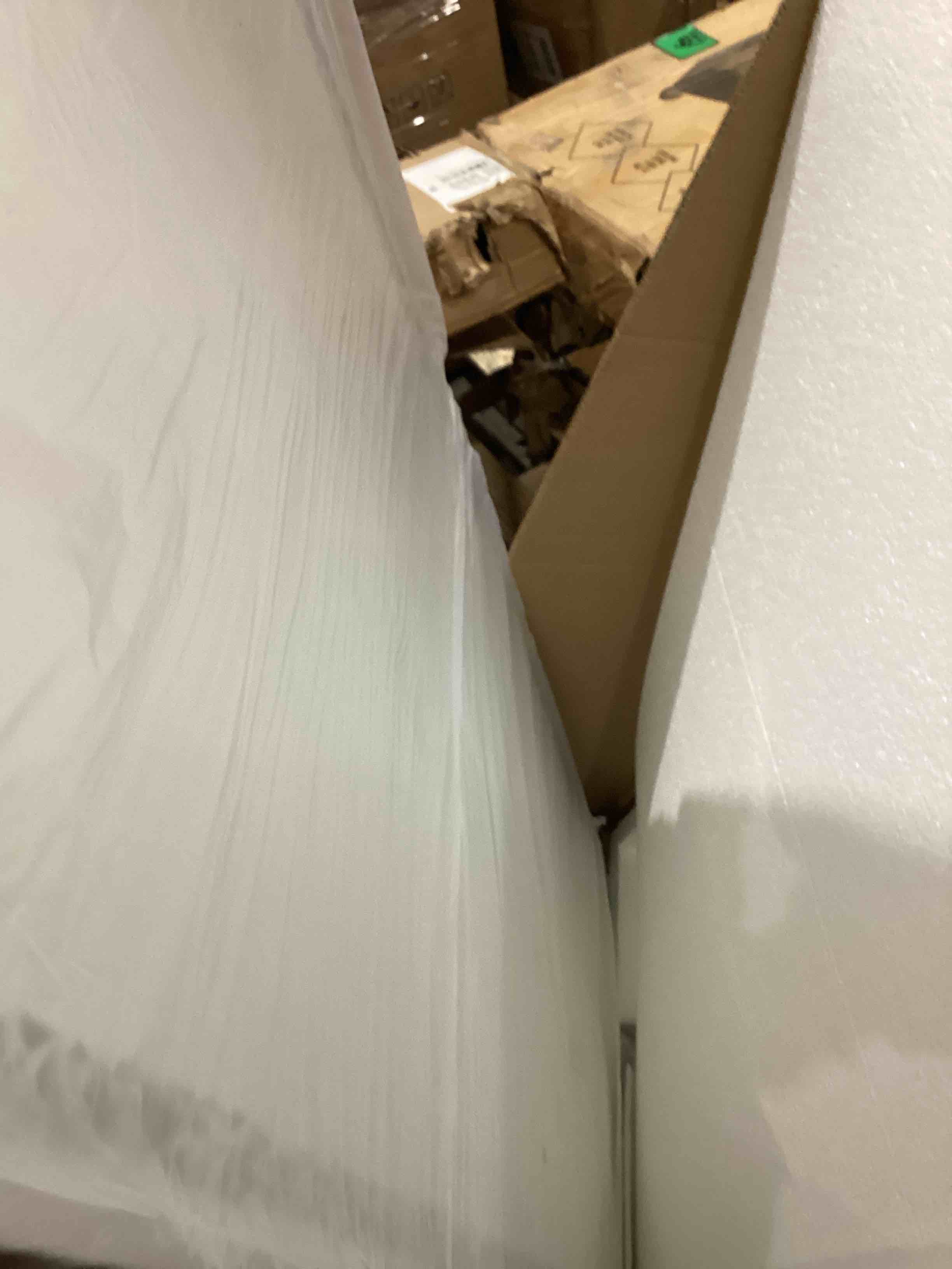 https://s3.amazonaws.com/lotting-images-prod/bidfta/PNK1918790_1755013228273.jpeg