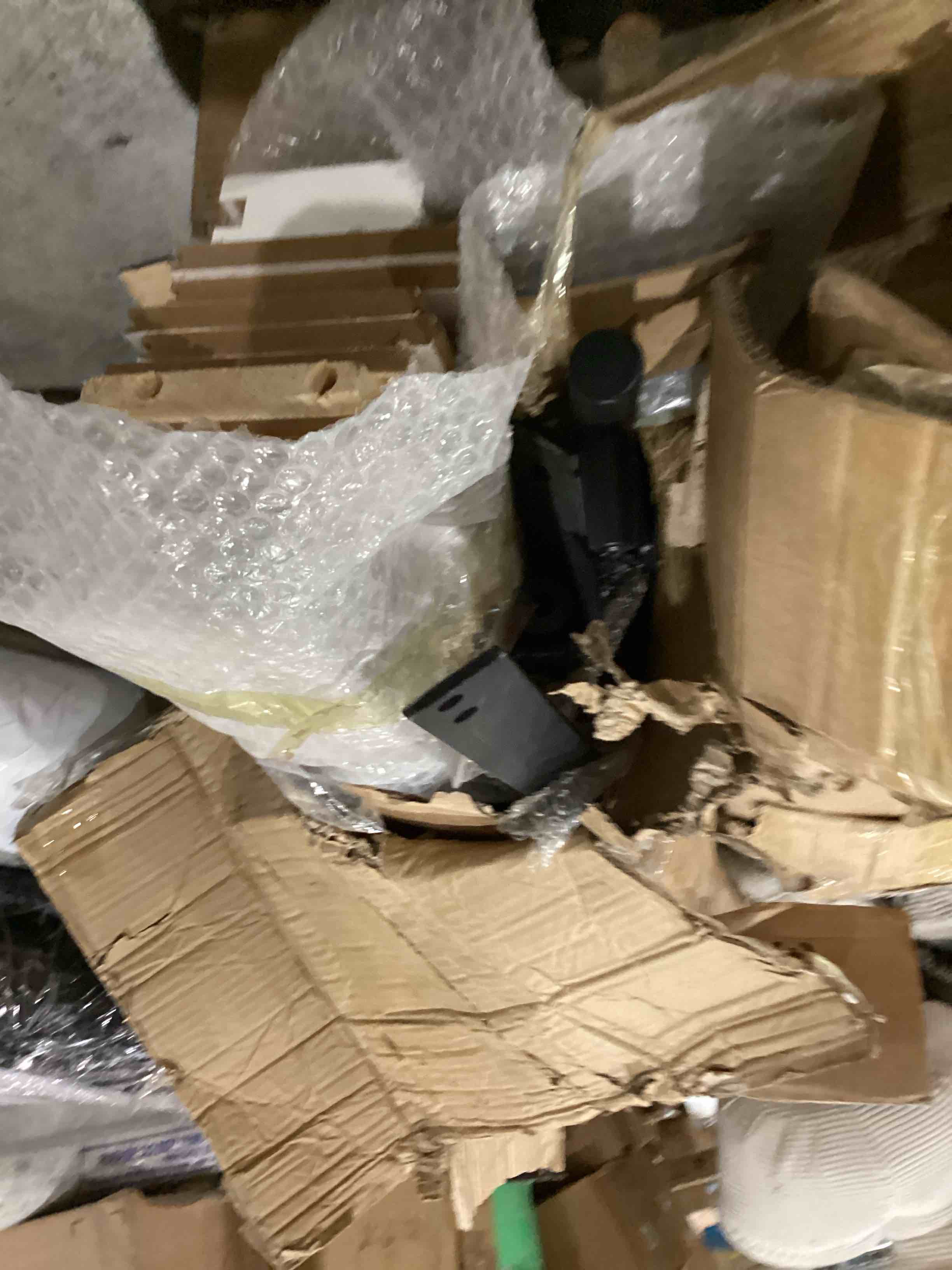 https://s3.amazonaws.com/lotting-images-prod/bidfta/PNK1918796_1755014106867.jpeg