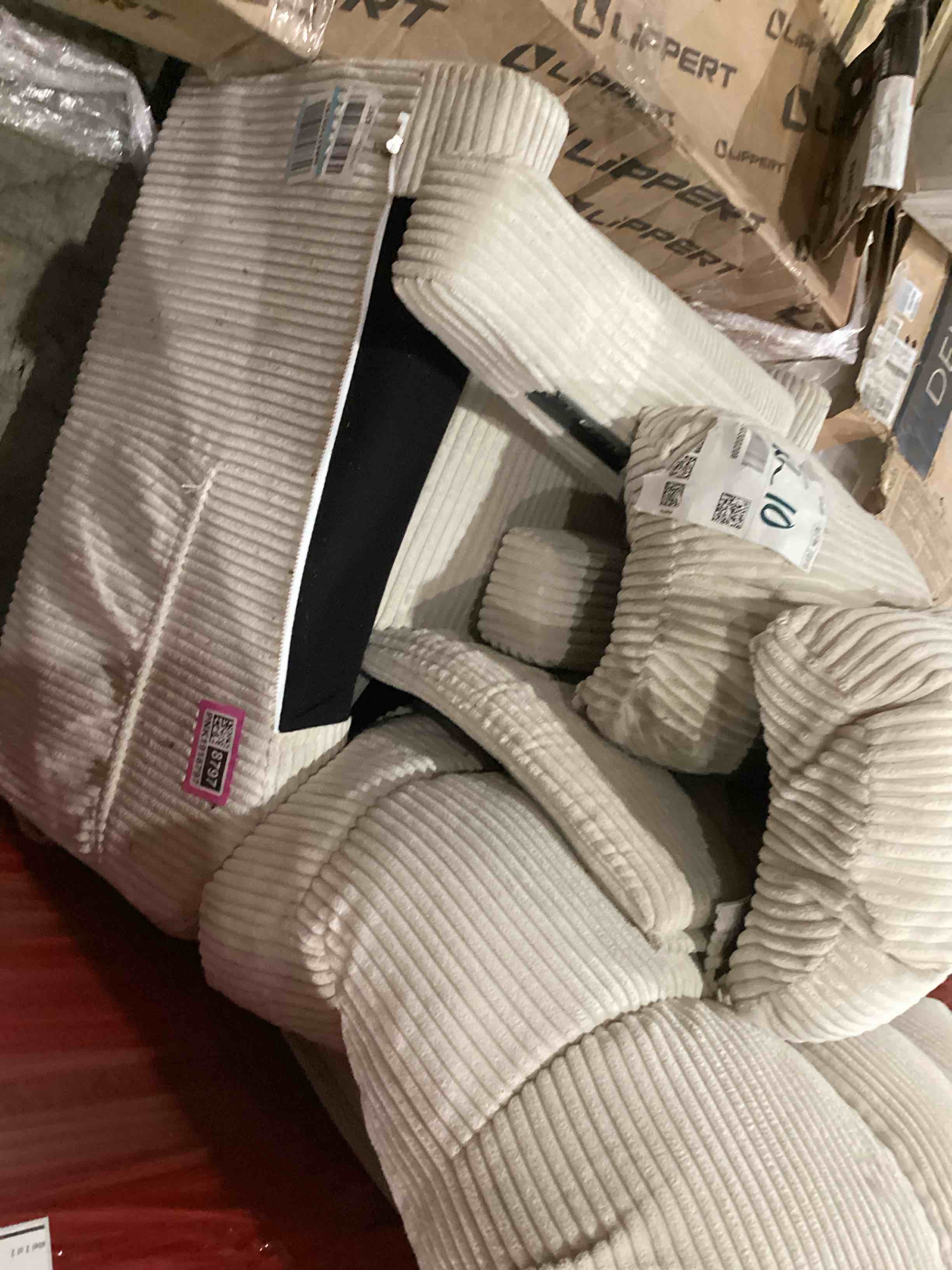 https://s3.amazonaws.com/lotting-images-prod/bidfta/PNK1918797_1755018469835.jpeg